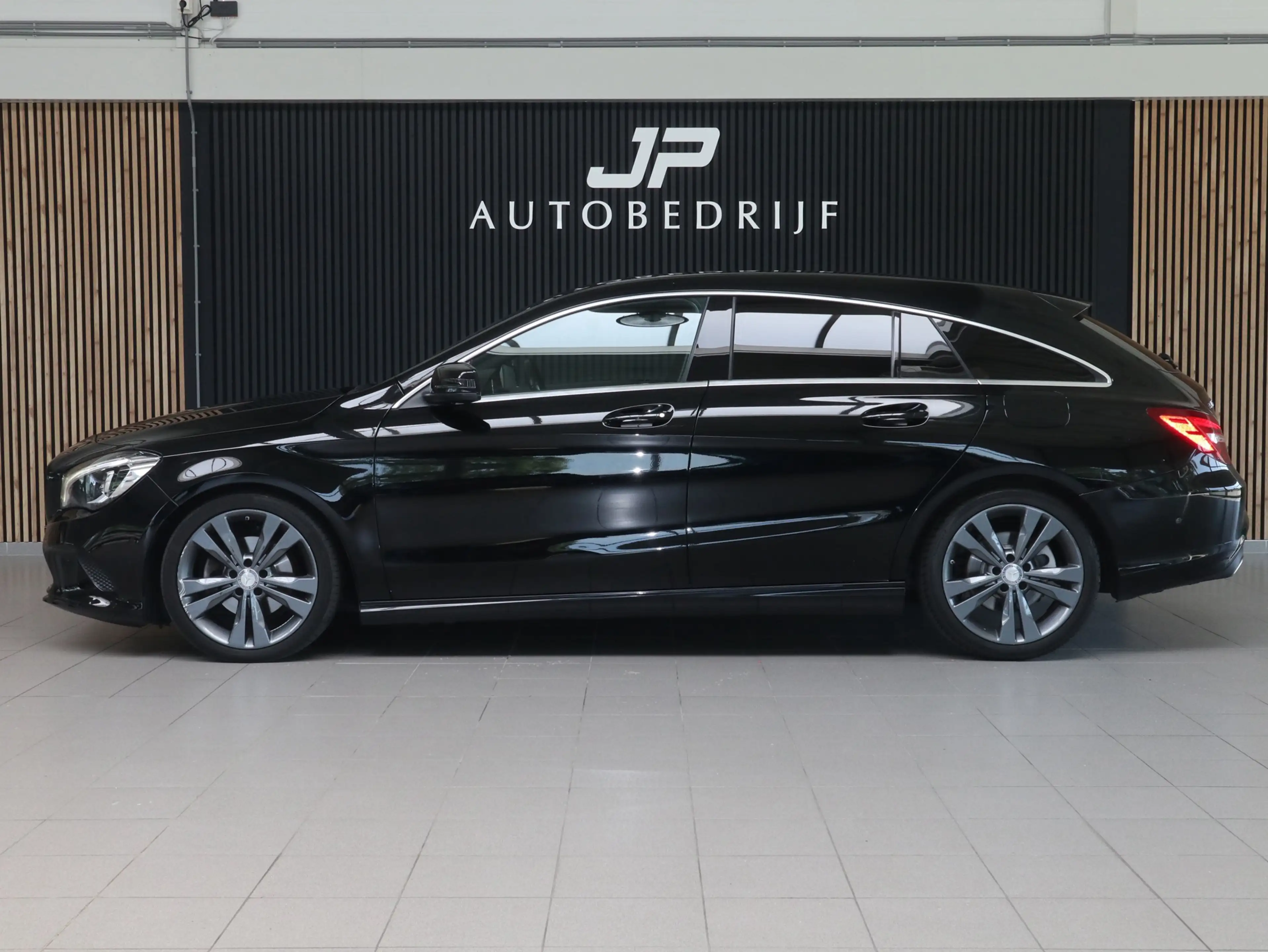 Mercedes-Benz CLA 220 Shooting Brake d Prestige AUTOMAAT|LEDER|APPLECARP — photo 2