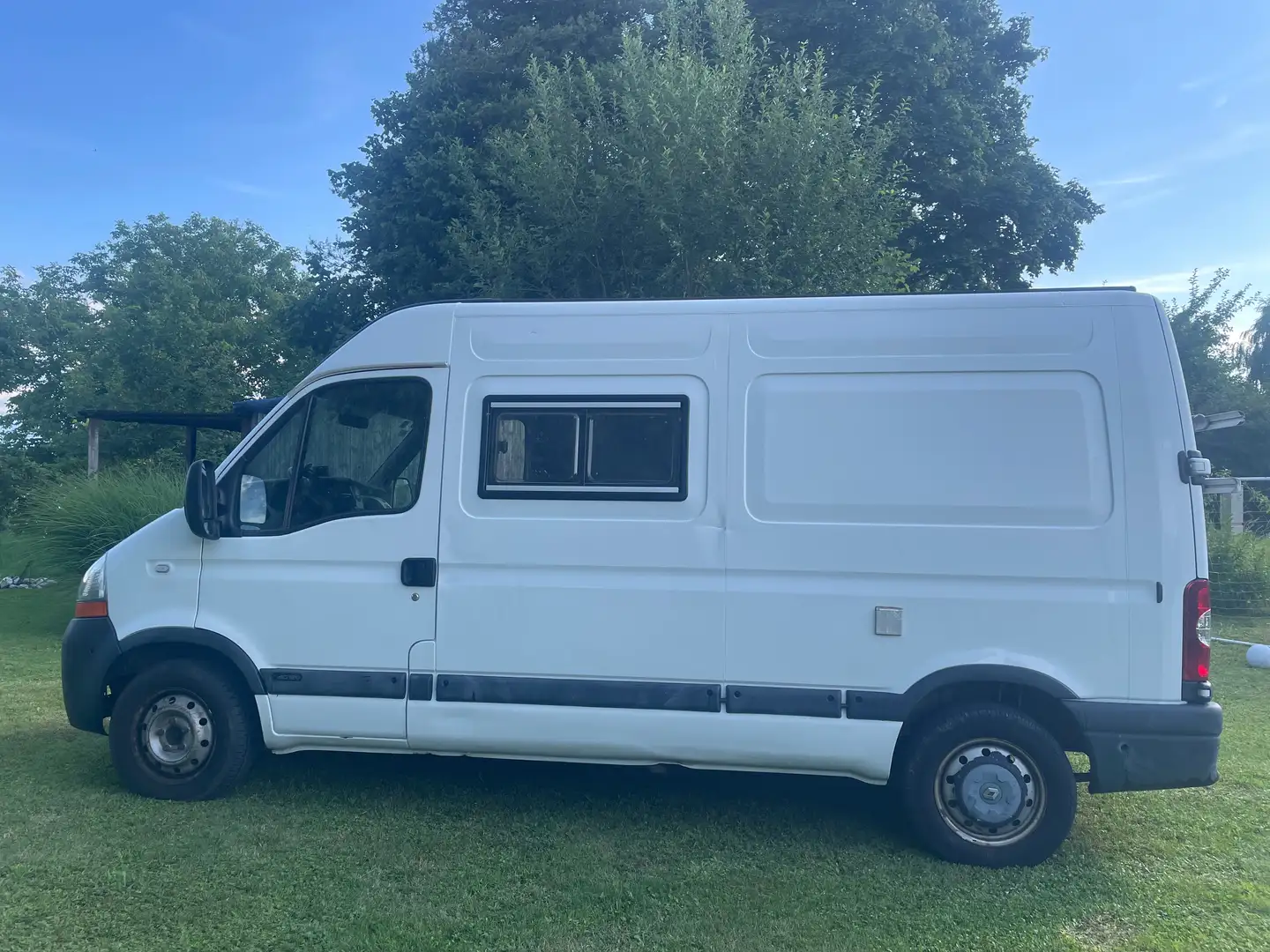 Renault Master Liebevoll ausgebauter Kleinbus Renault Master Weiß - 1