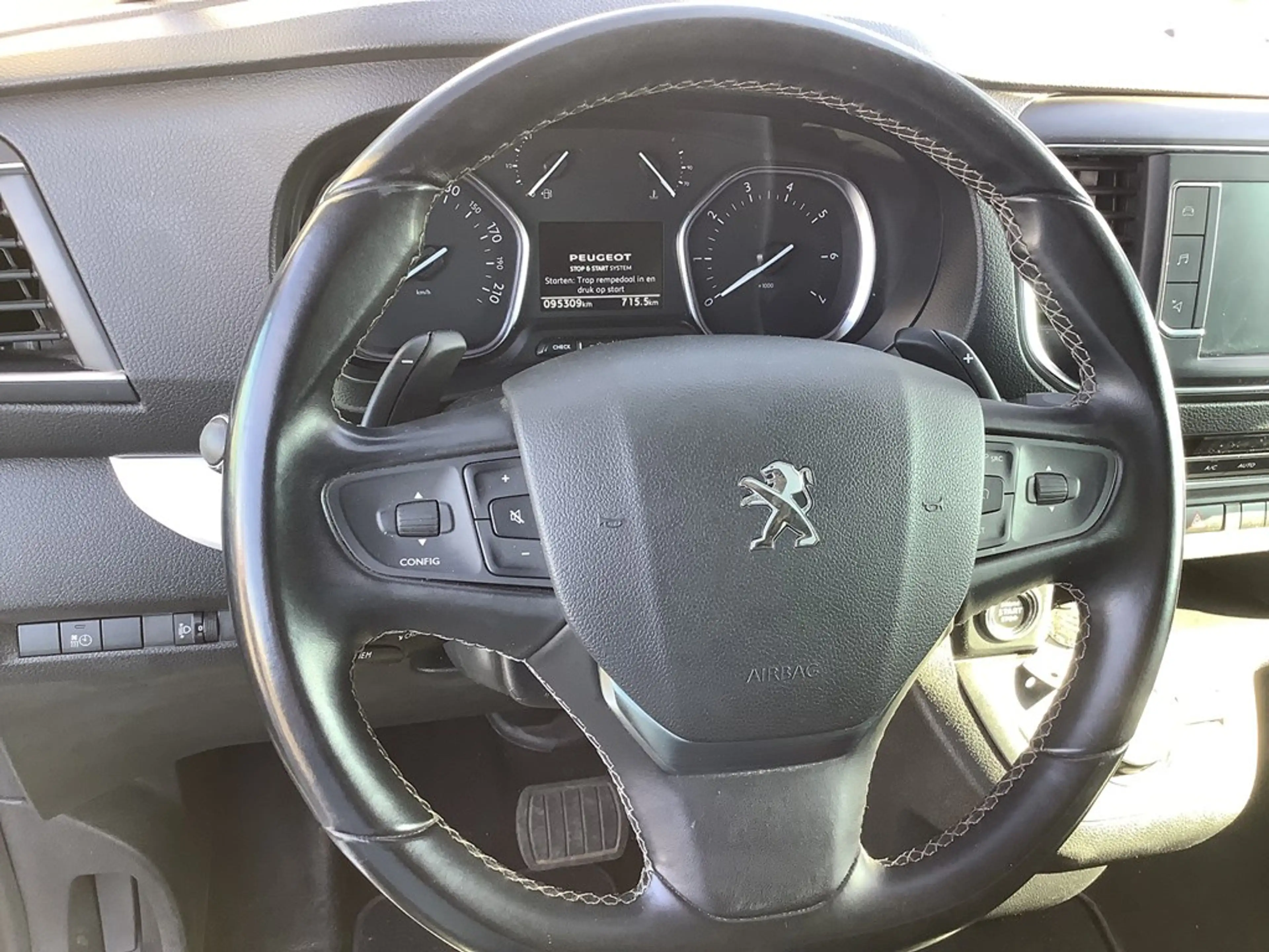 Peugeot Traveller enkel voor professionele verkoop — photo 10