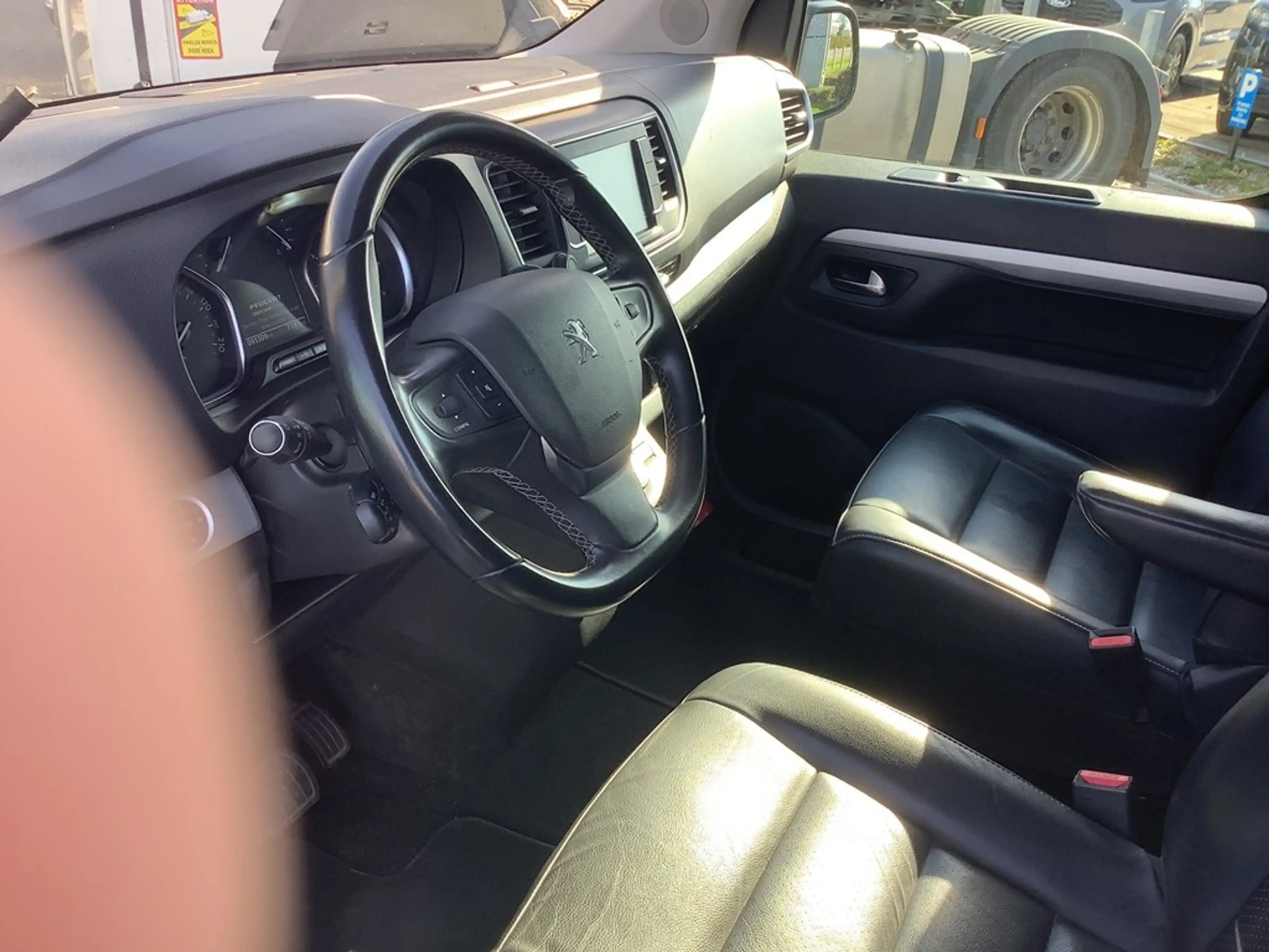Peugeot Traveller enkel voor professionele verkoop — photo 9