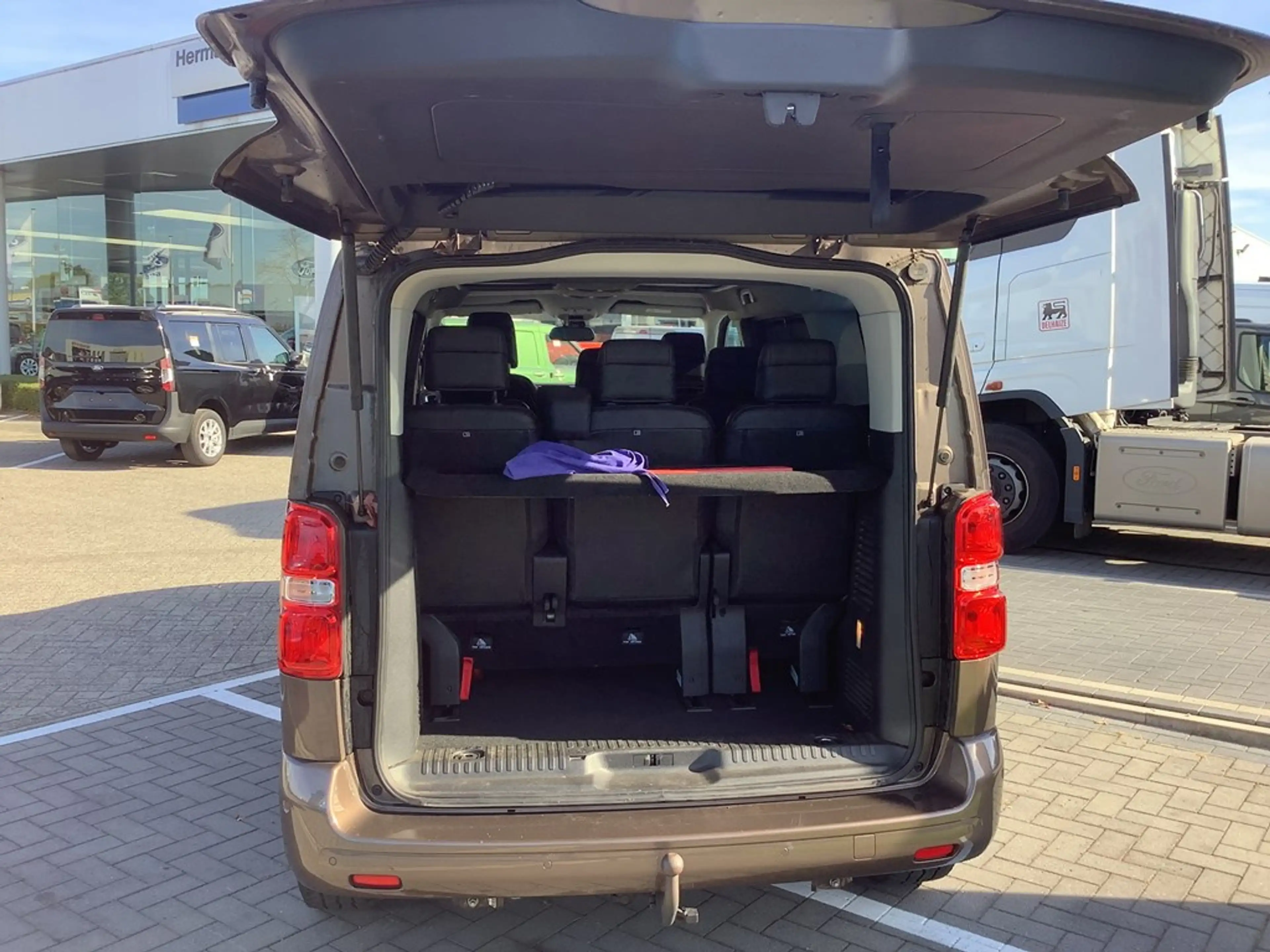 Peugeot Traveller enkel voor professionele verkoop — photo 4