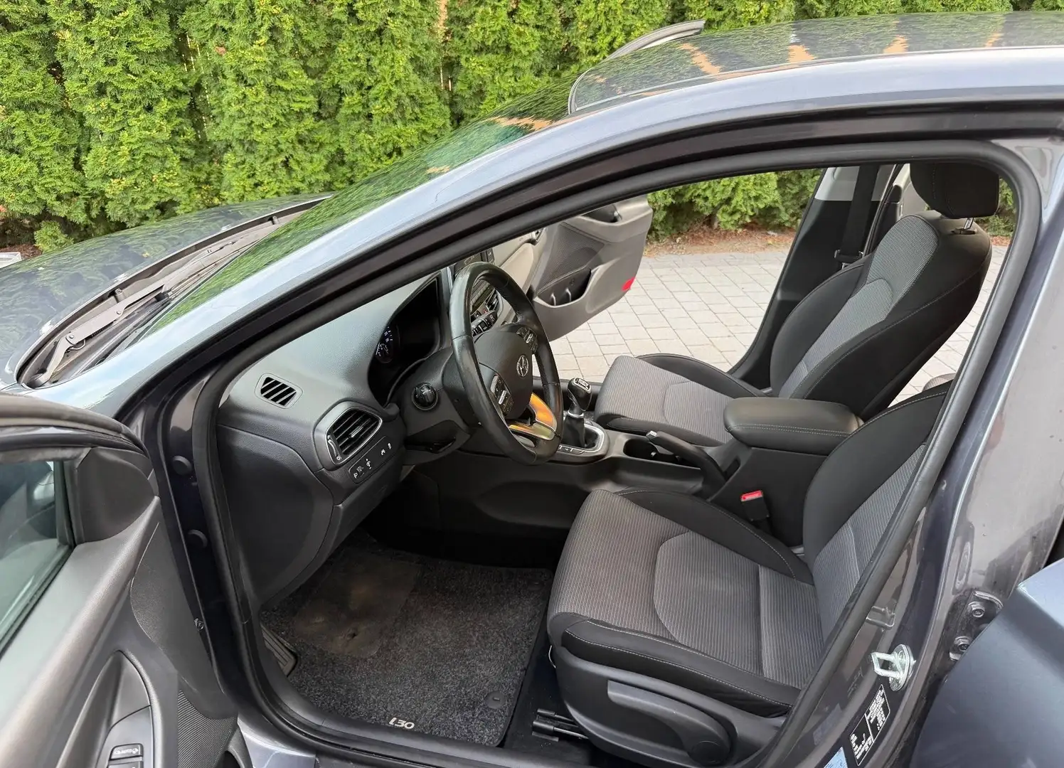 Hyundai i30 1.0 T-GDI Passion Plus 120 PS BJ 2019 Grau - 2