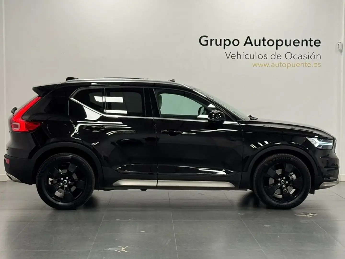 Volvo XC40 INSCRIPTION Negro - 2