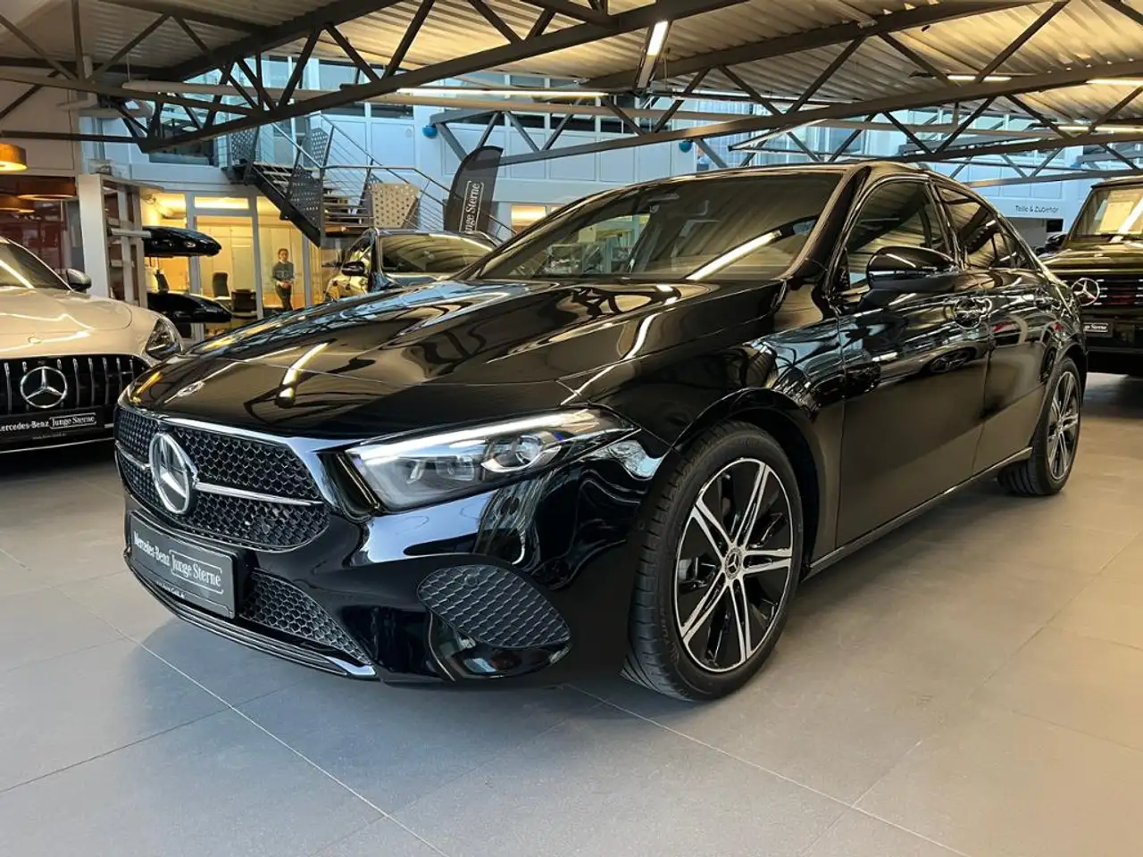 Mercedes-Benz A 180 Lim. Progressive Night AHK Multibeam KeyGO 2