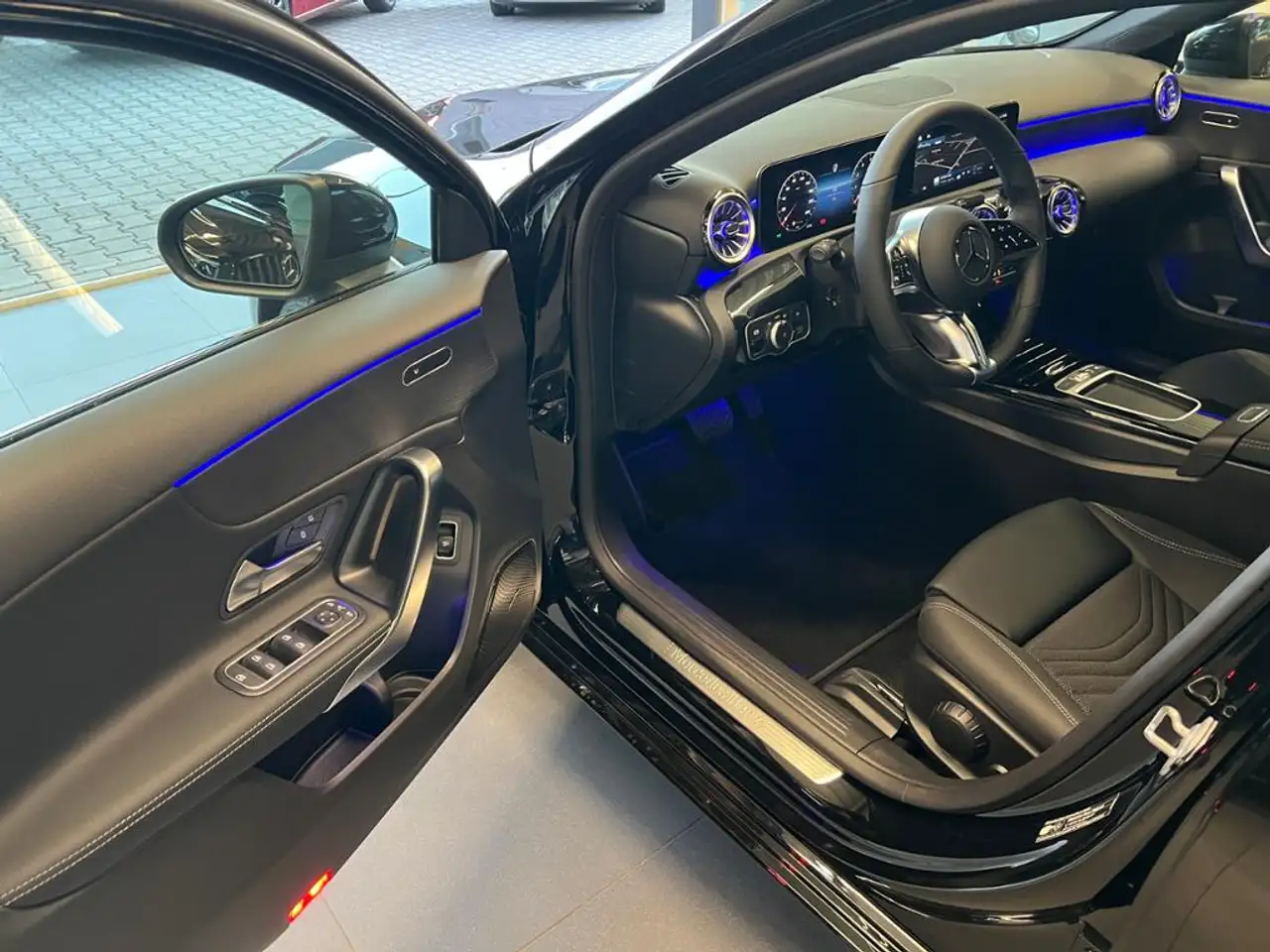 Mercedes-Benz A 180 Lim. Progressive Night AHK Multibeam KeyGO 8