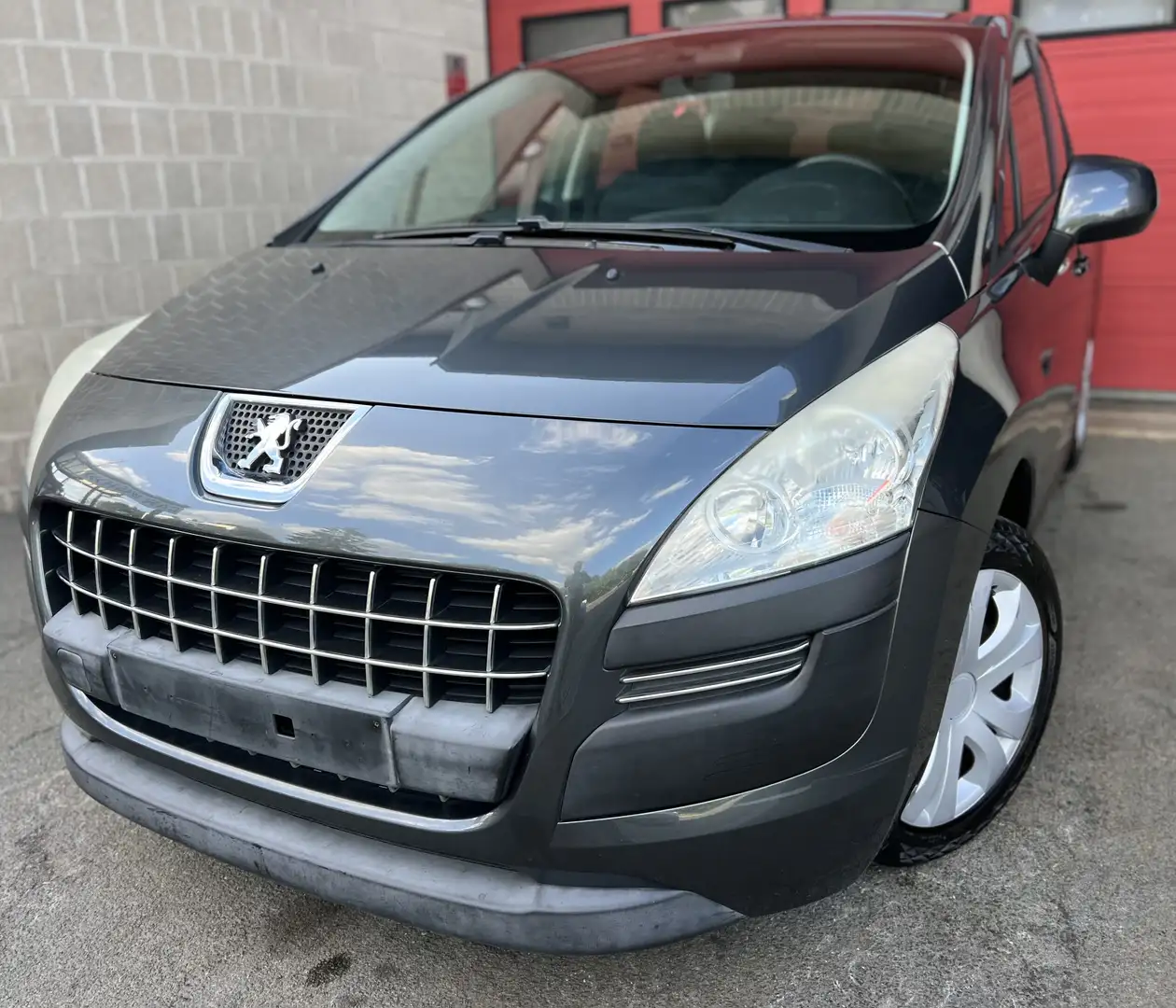 Peugeot 3008 1.6 HDi Confort Pack FAP + CLIM Grijs - 1