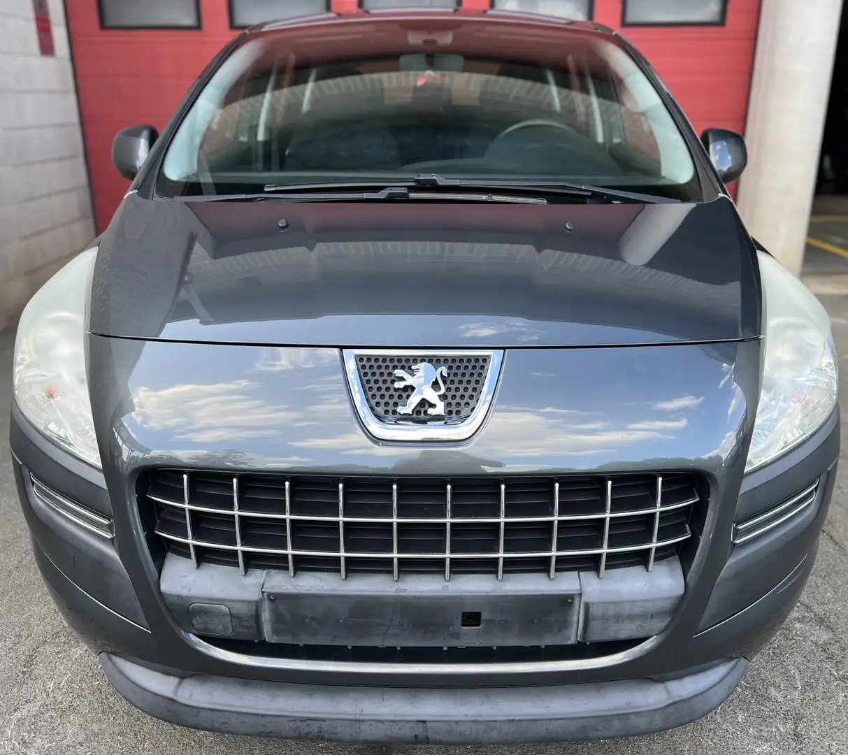 Peugeot 3008 1.6 HDi Confort Pack FAP + CLIM Grijs - 2