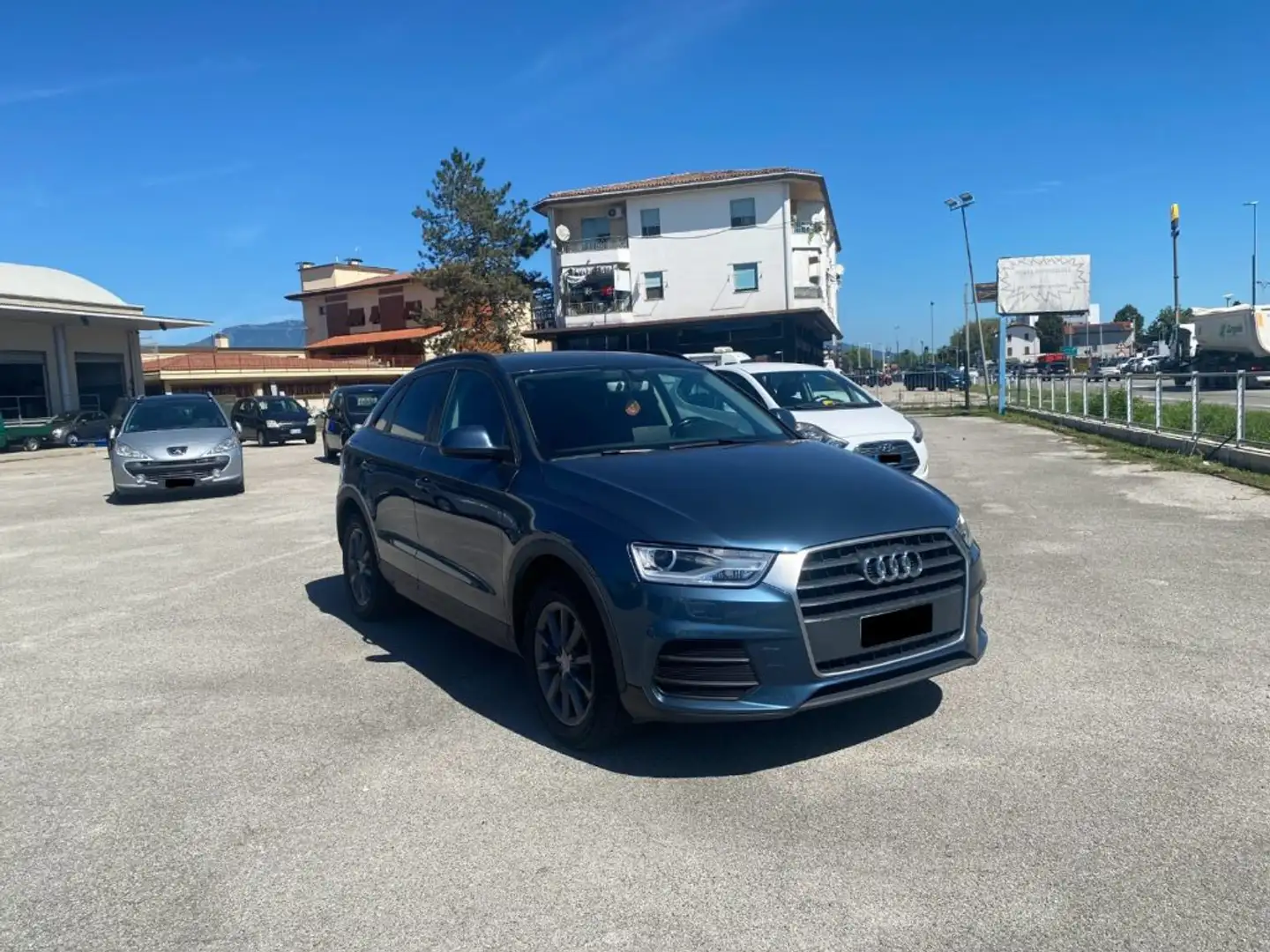 Audi Q3 2.0 TDI 150 CV Blau - 2