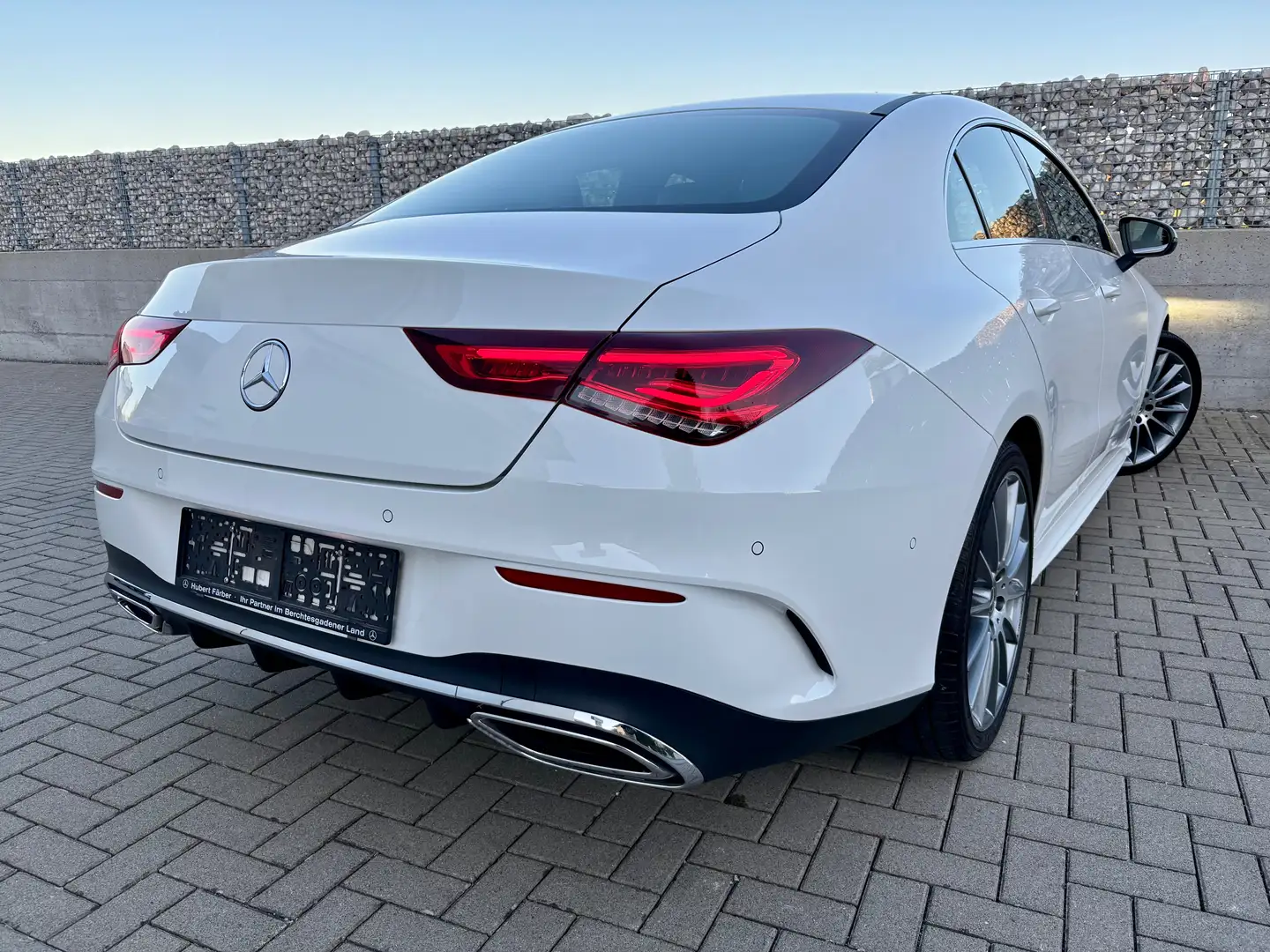 Mercedes-Benz CLA 180 Coupe AMG Line *TOP AUSSTATTUNG* Weiß - 2