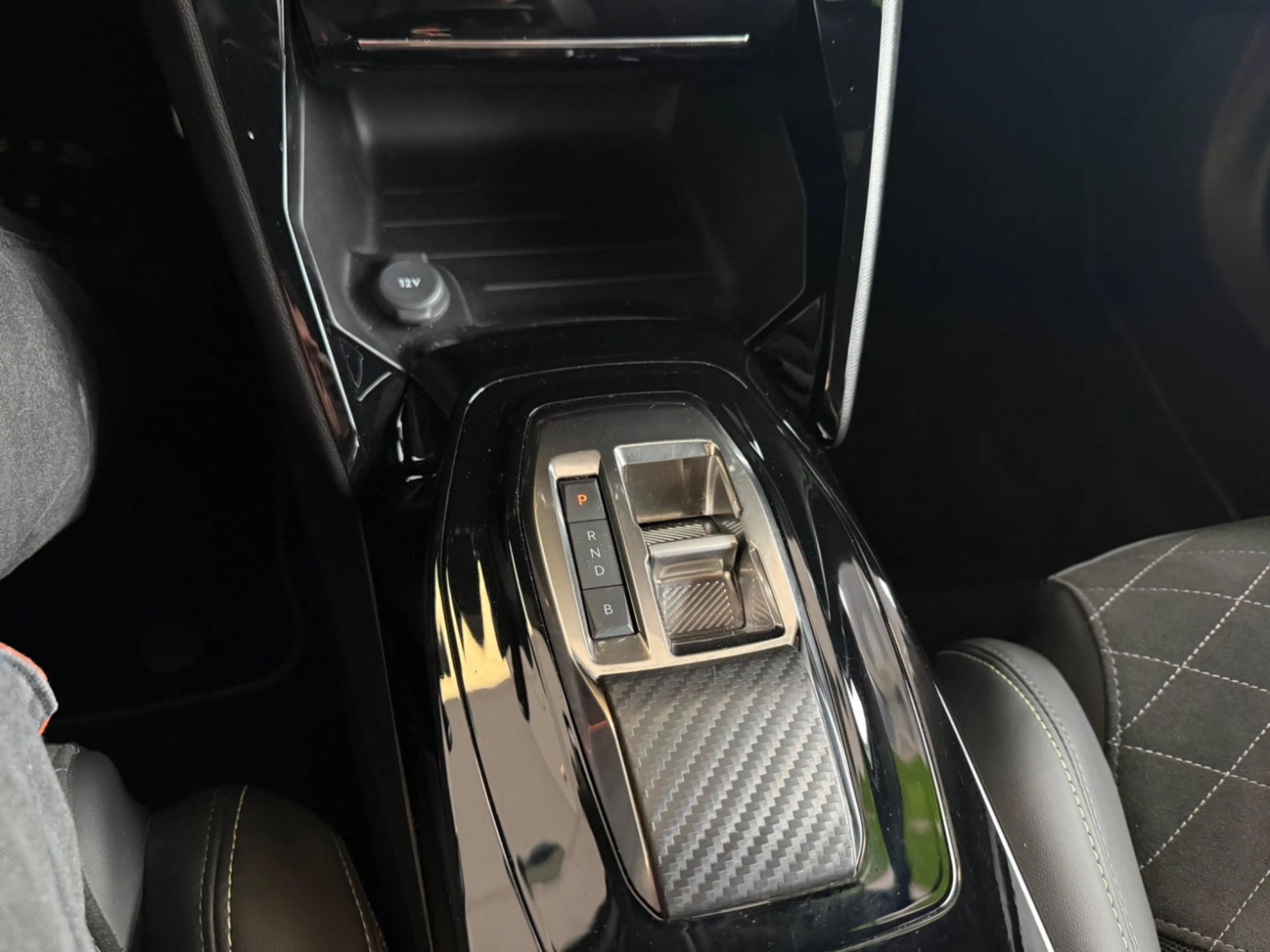 Peugeot e-2008 136 GT Pack Navi | Sitzheizung | Tempomat — photo 18