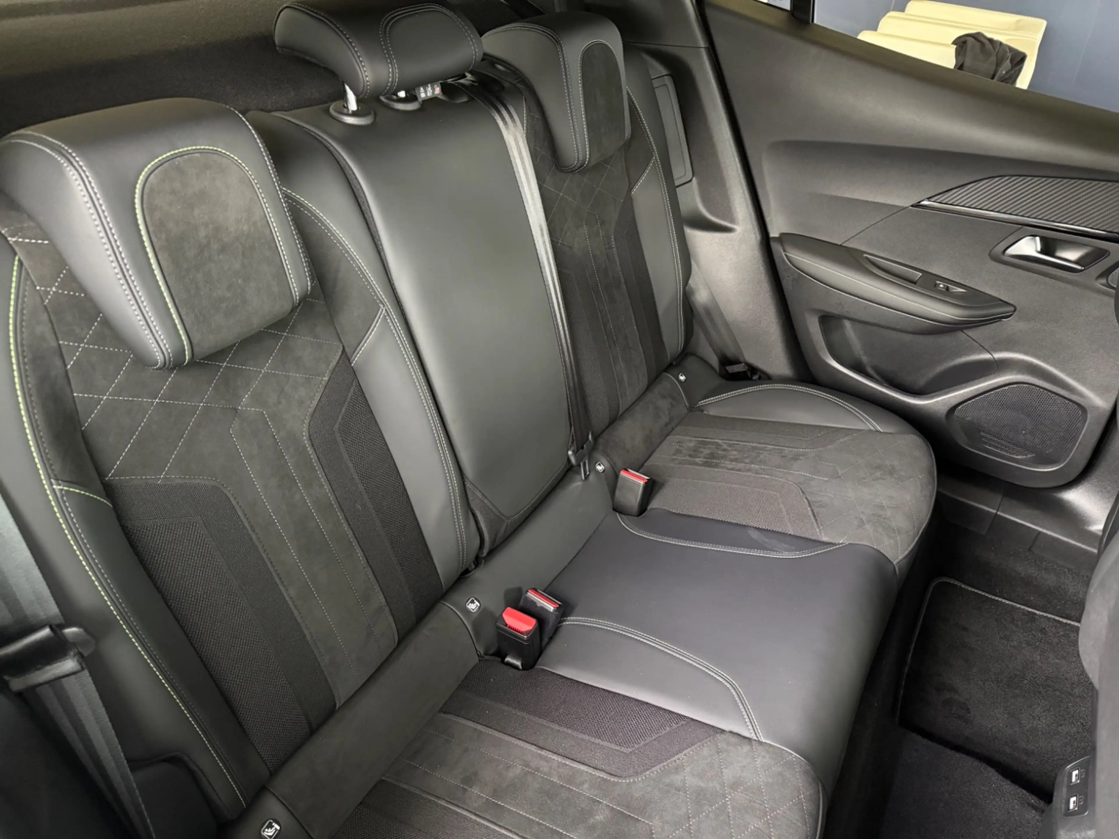 Peugeot e-2008 136 GT Pack Navi | Sitzheizung | Tempomat — photo 12