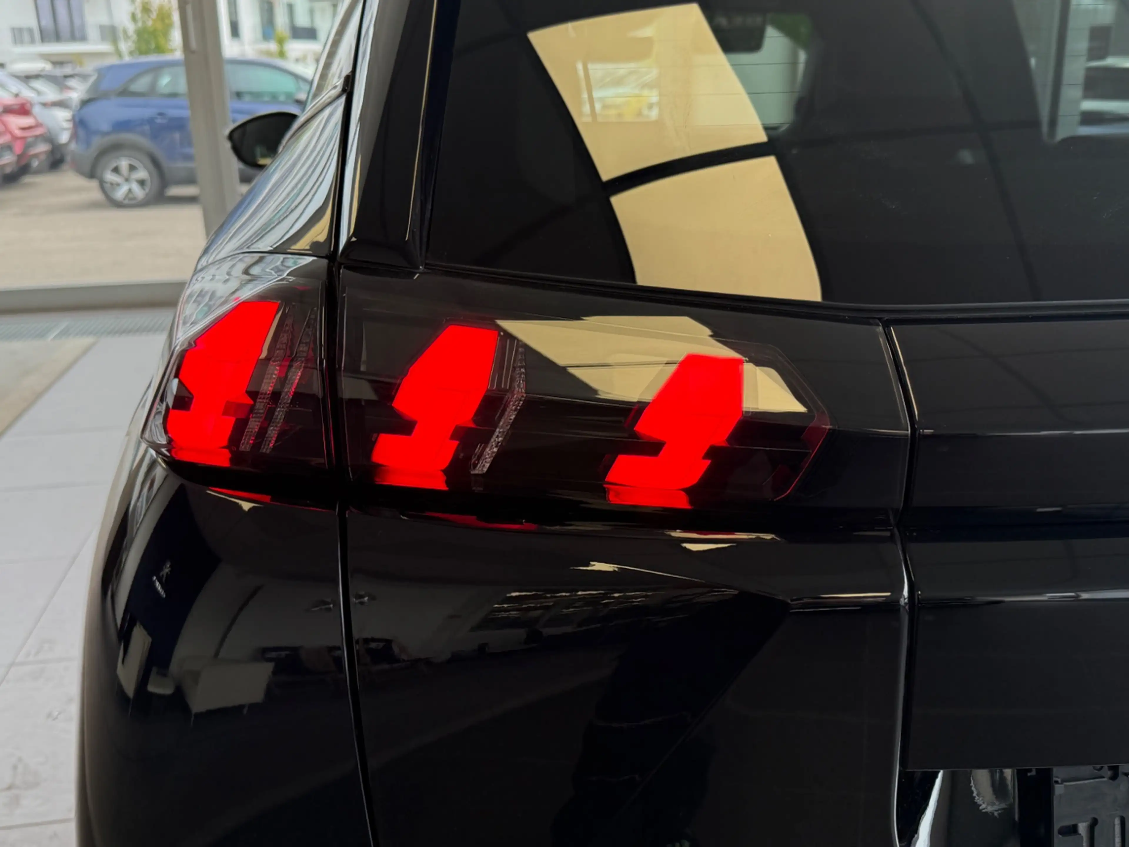 Peugeot e-2008 136 GT Pack Navi | Sitzheizung | Tempomat — photo 9
