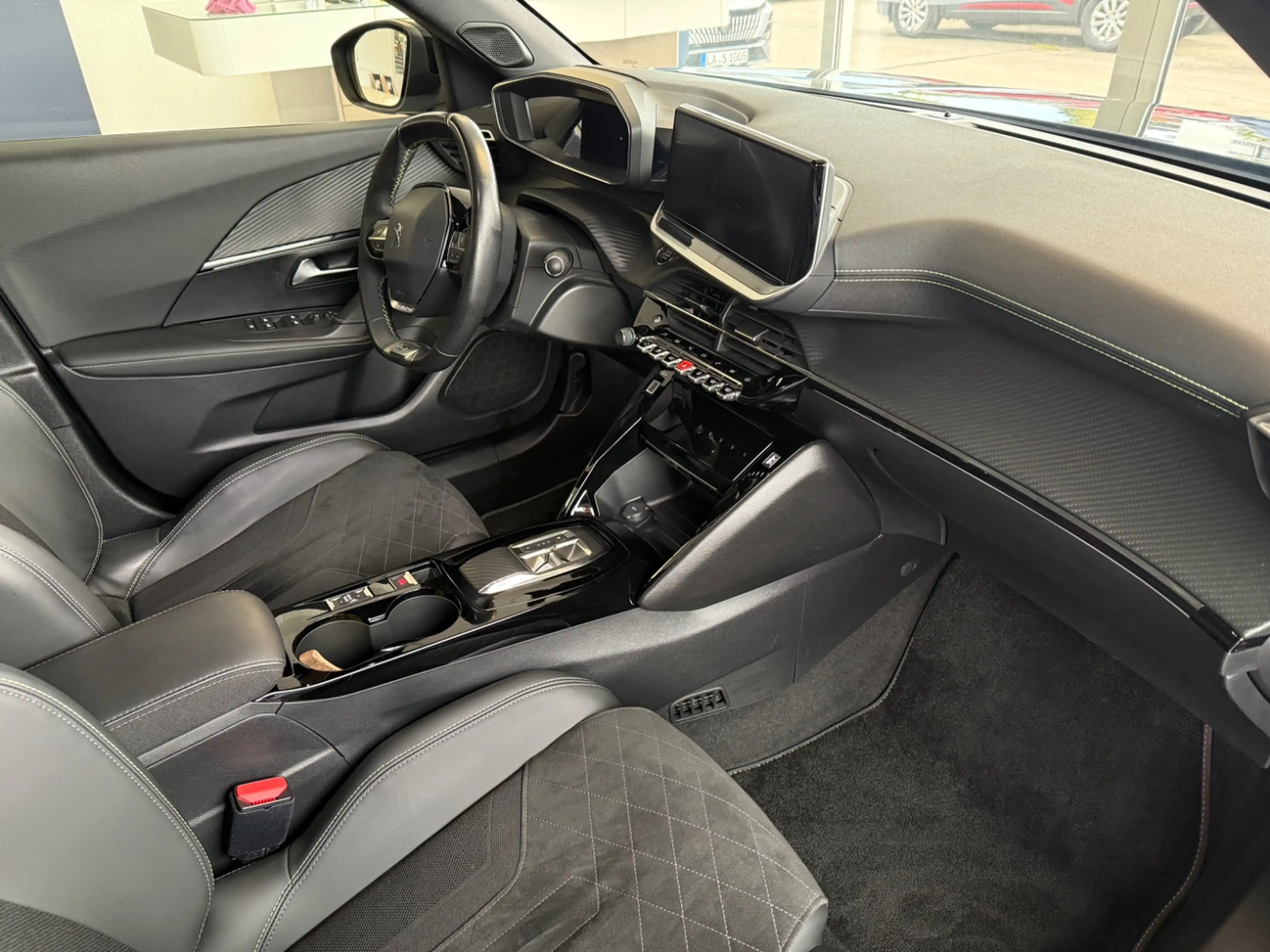 Peugeot e-2008 136 GT Pack Navi | Sitzheizung | Tempomat — photo 14