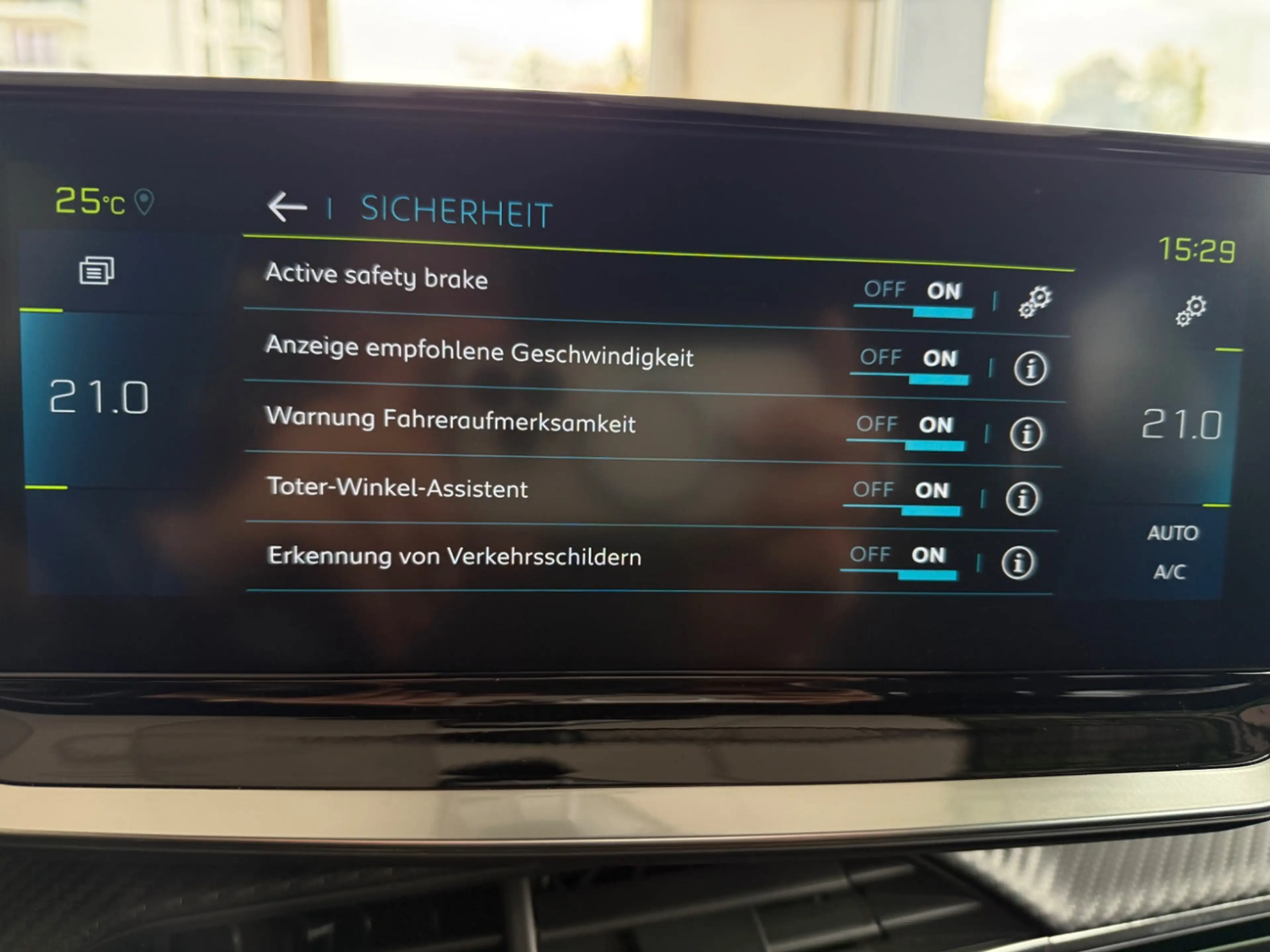 Peugeot e-2008 136 GT Pack Navi | Sitzheizung | Tempomat — photo 22