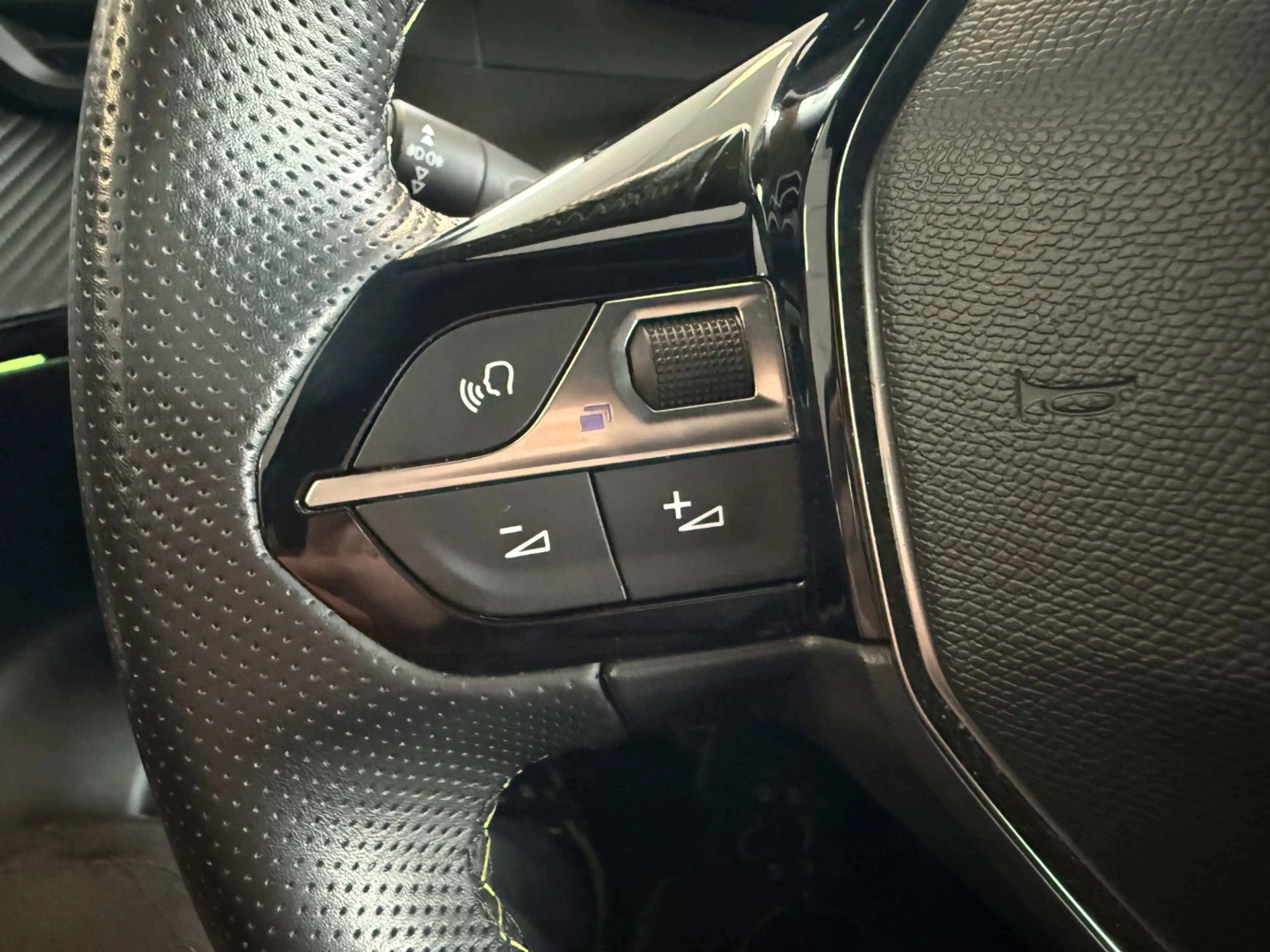 Peugeot e-2008 136 GT Pack Navi | Sitzheizung | Tempomat — photo 16