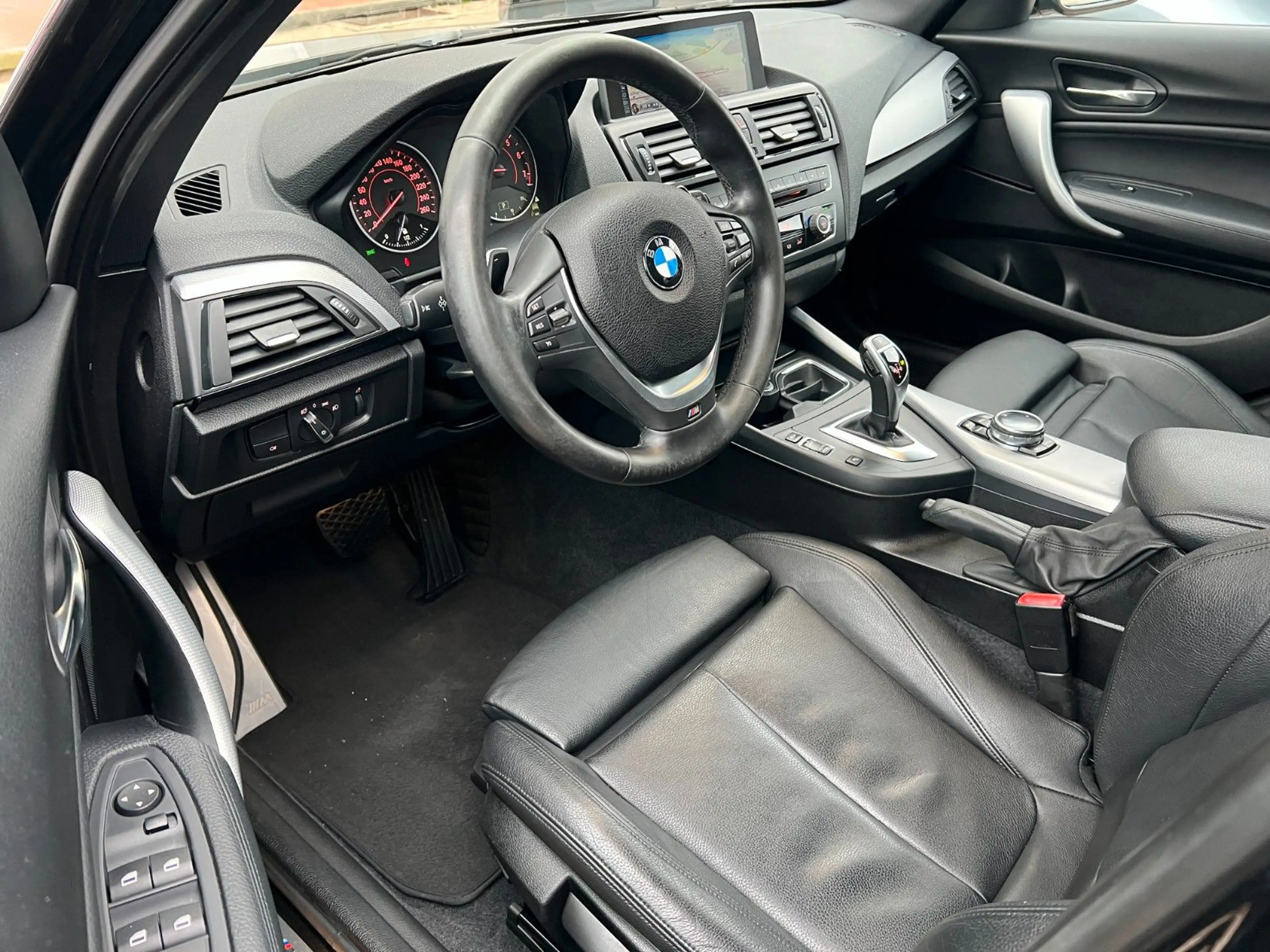 BMW 135 i xDrive *AUTOMATIK*LEDER*NAV.PROF* — photo 9
