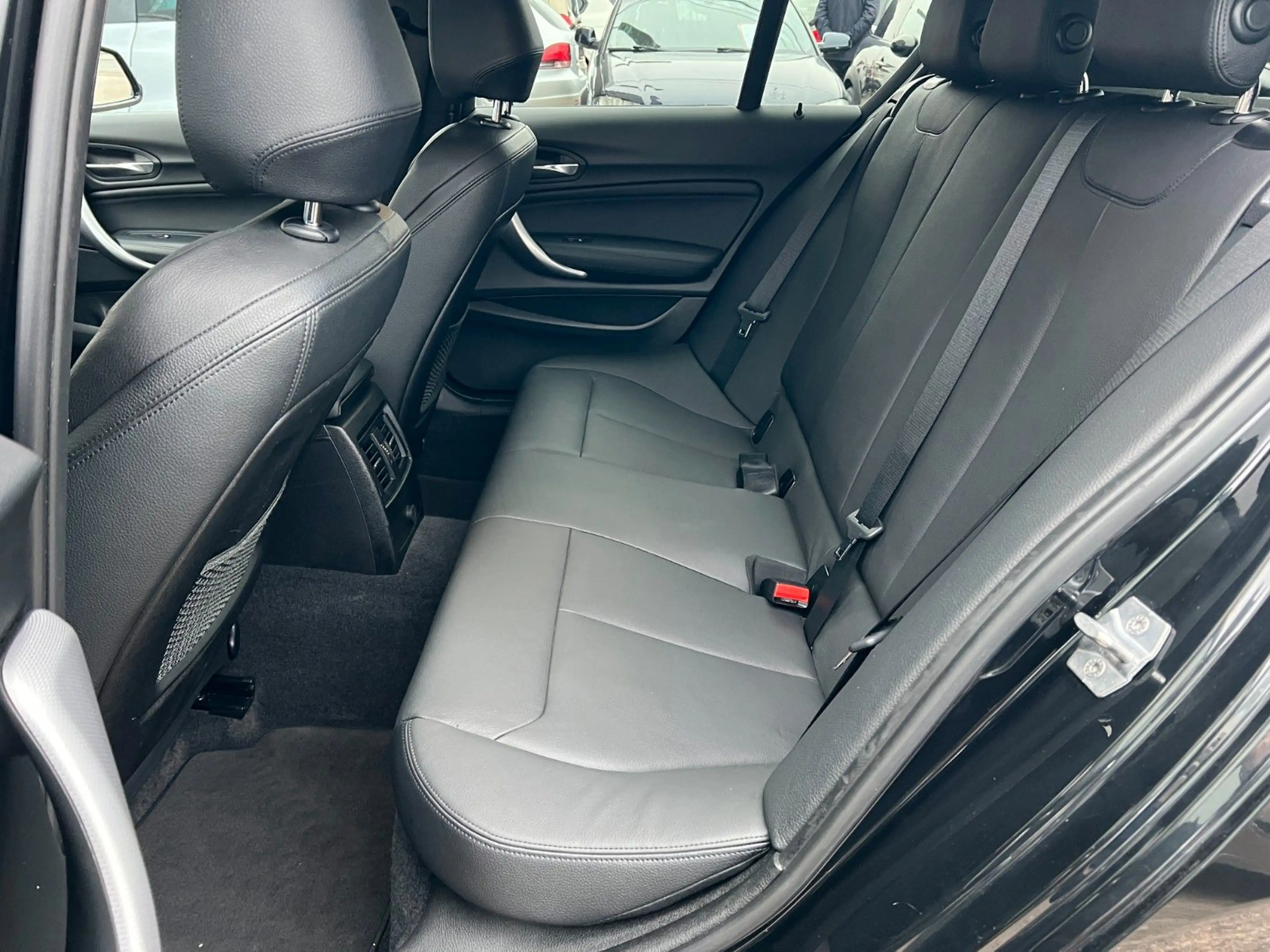 BMW 135 i xDrive *AUTOMATIK*LEDER*NAV.PROF* — photo 13