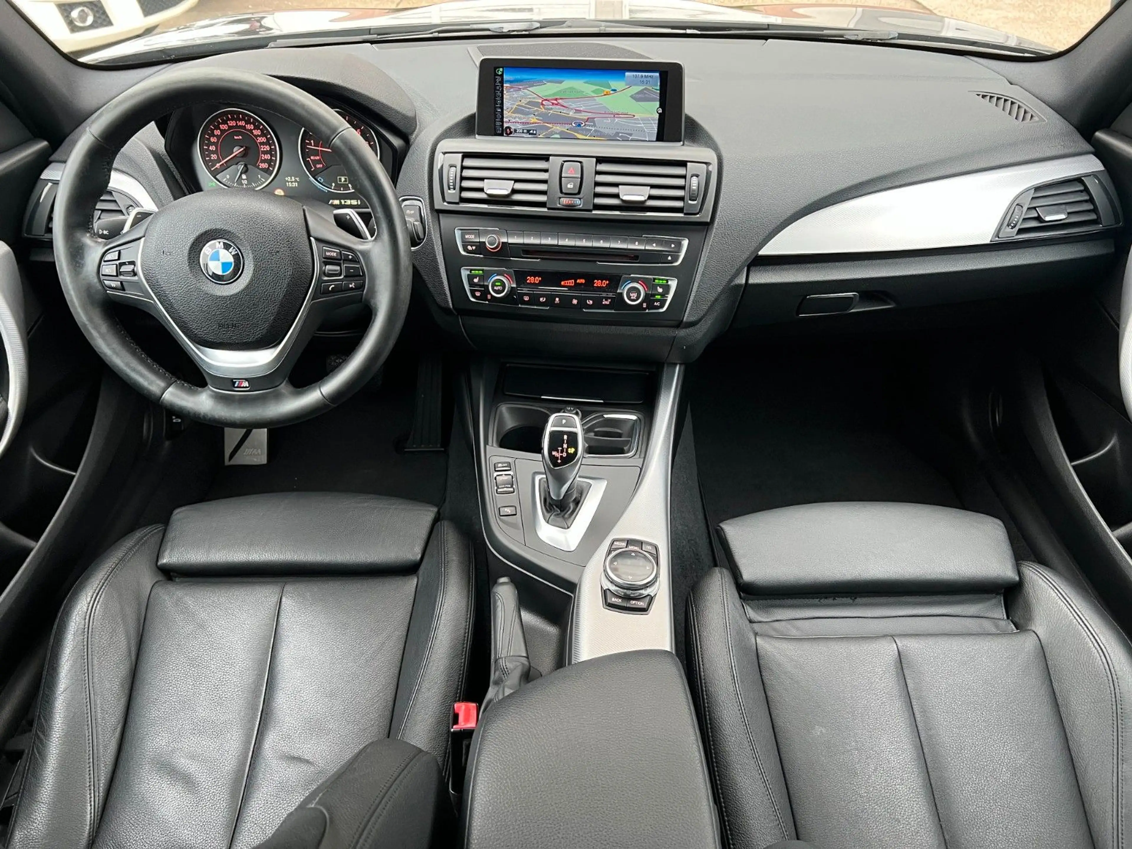 BMW 135 i xDrive *AUTOMATIK*LEDER*NAV.PROF* — photo 10