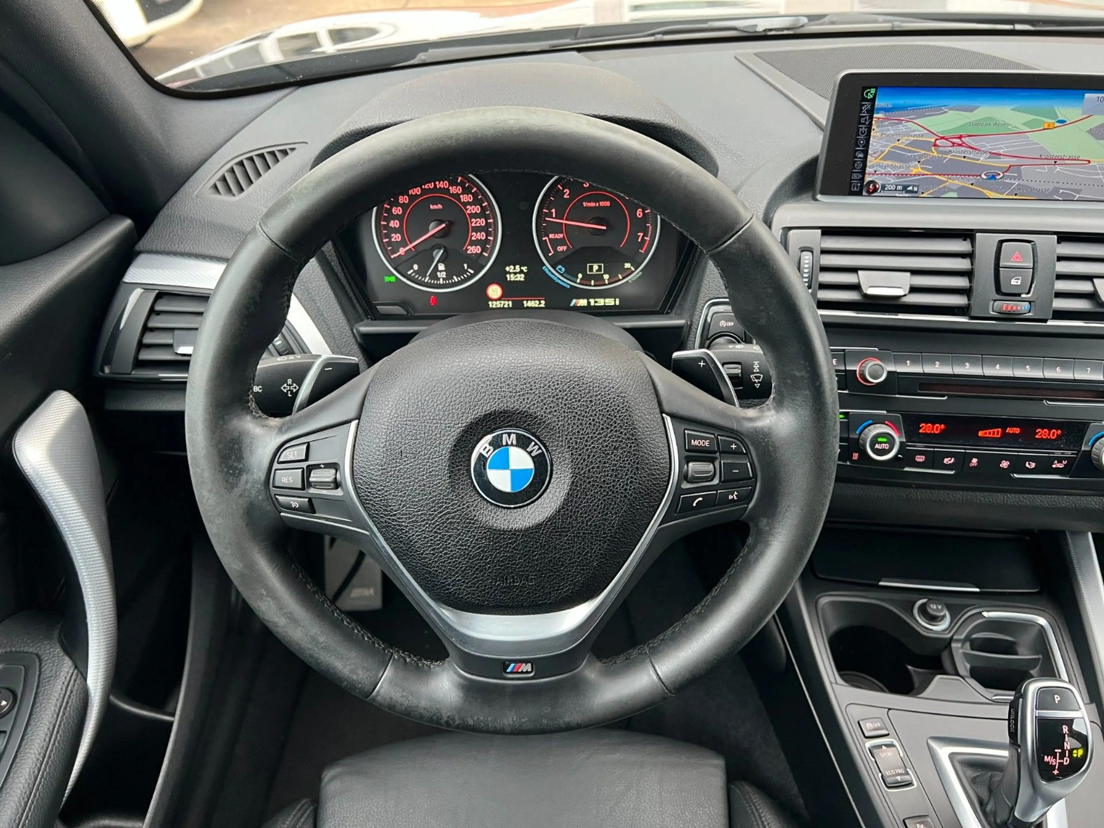 BMW 135 i xDrive *AUTOMATIK*LEDER*NAV.PROF* — photo 11