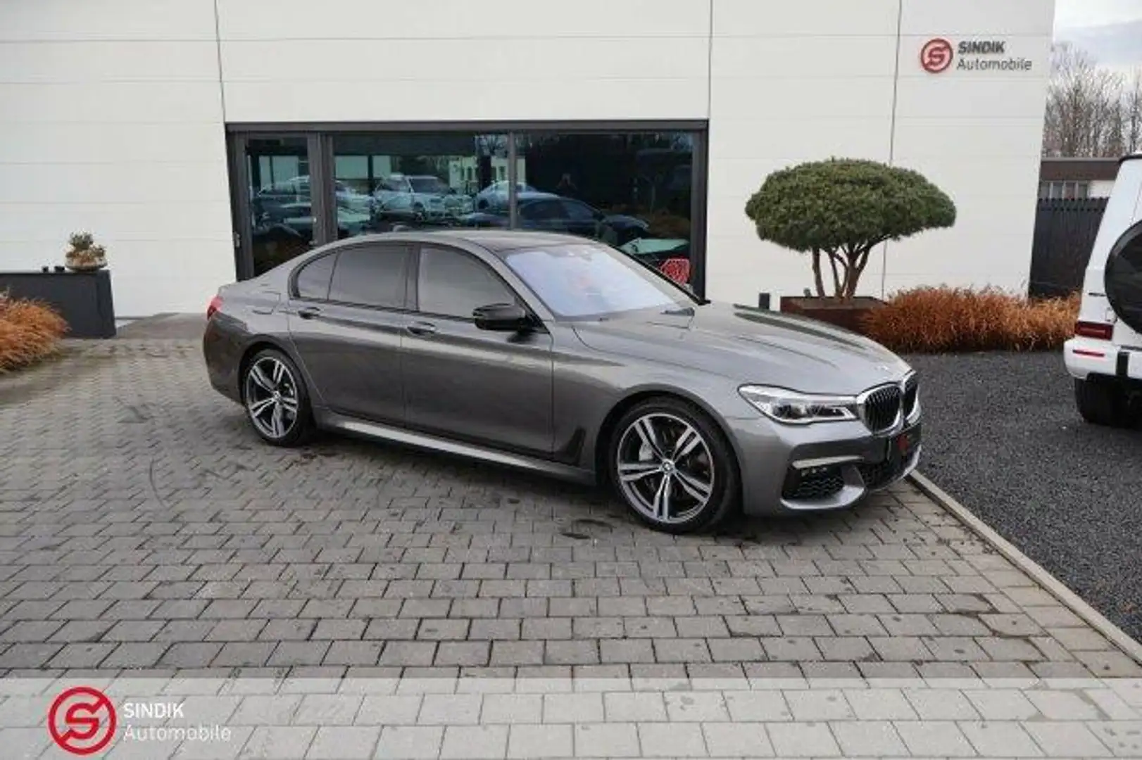 BMW 750 d xDrive M Sport-Massage-IntegralLenkung-LED Grau - 2