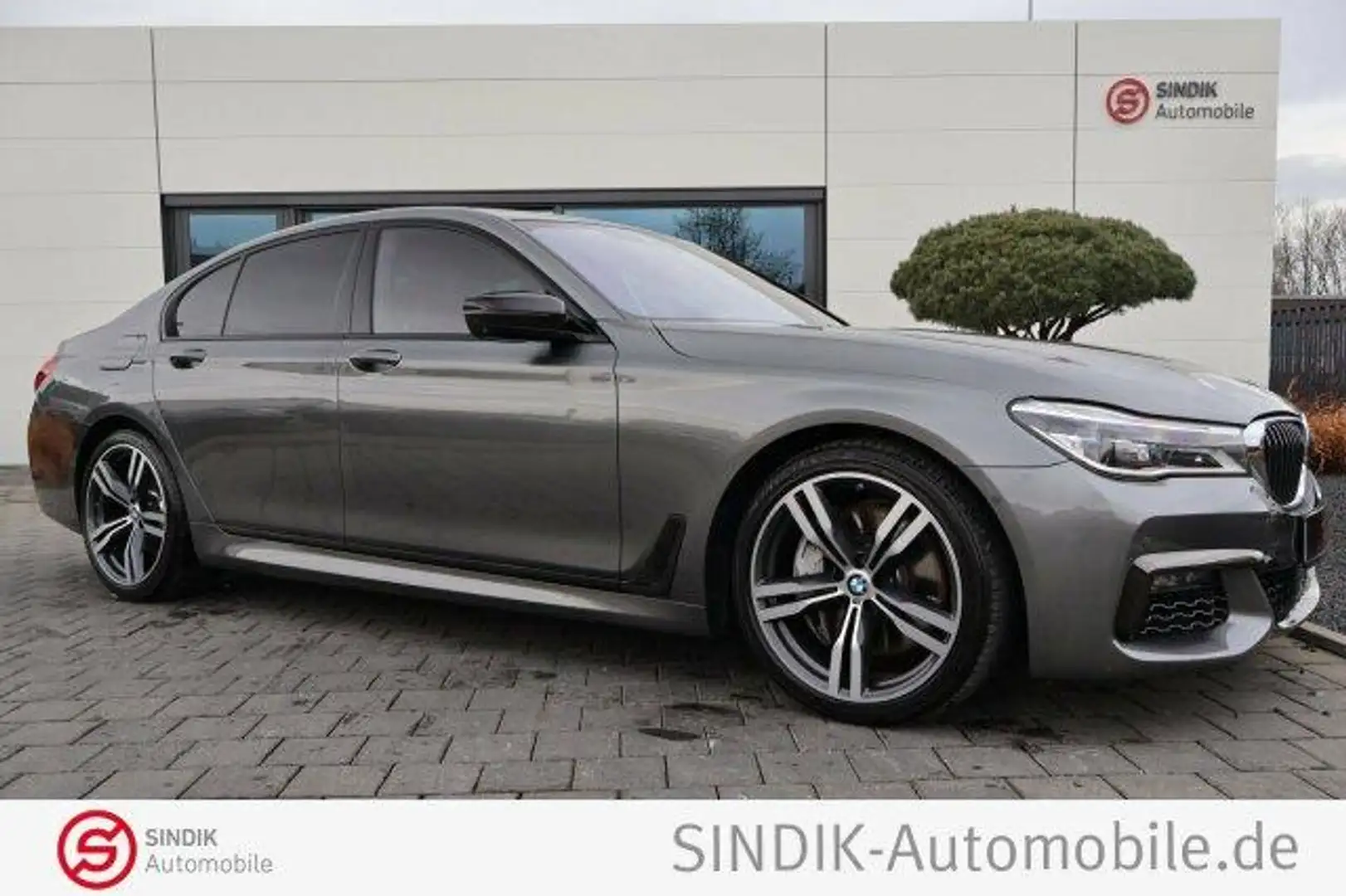 BMW 750 d xDrive M Sport-Massage-IntegralLenkung-LED Grau - 1