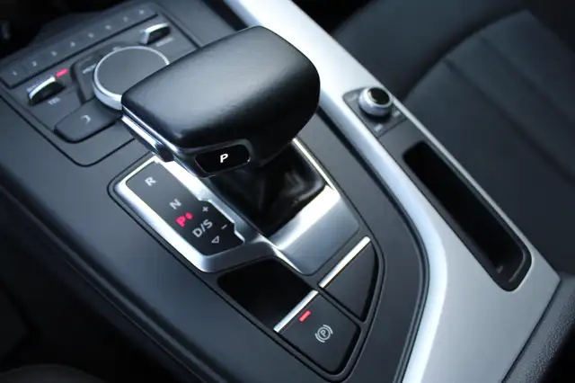 Audi A4 view 14