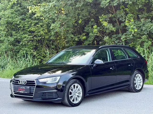 Audi A4 view 4
