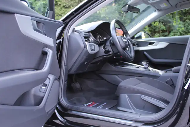 Audi A4 view 10