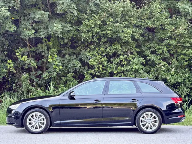 Audi A4 view 6