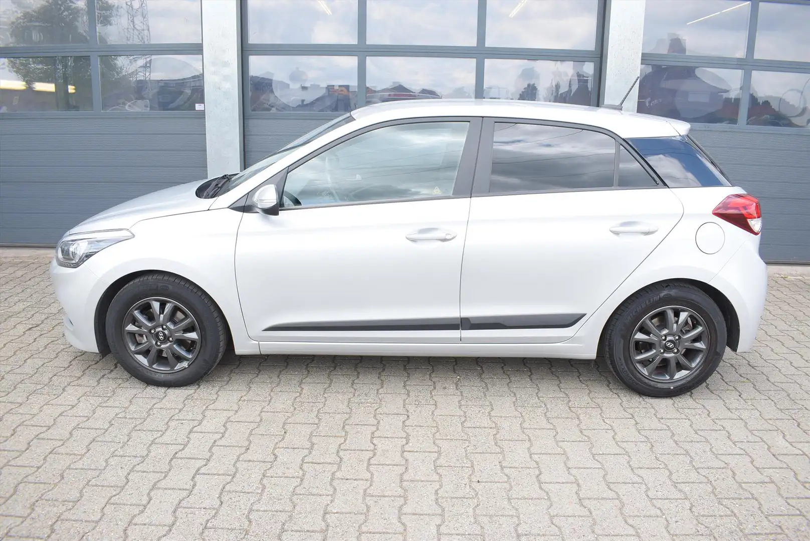 Hyundai i20 1.0 T-GDI 100pk Black Edition Grigio - 2