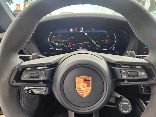 Porsche 911 view 9