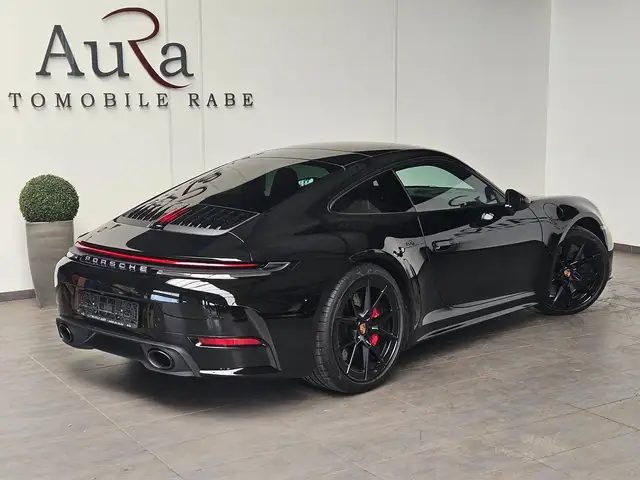 Porsche 911 view 3