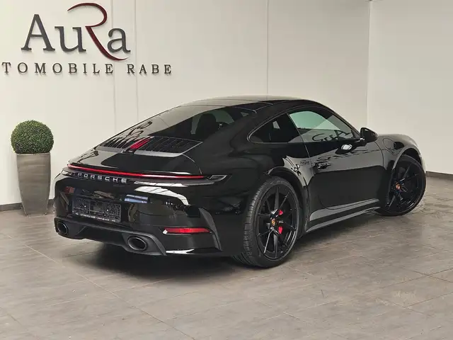 Porsche 911 view 4