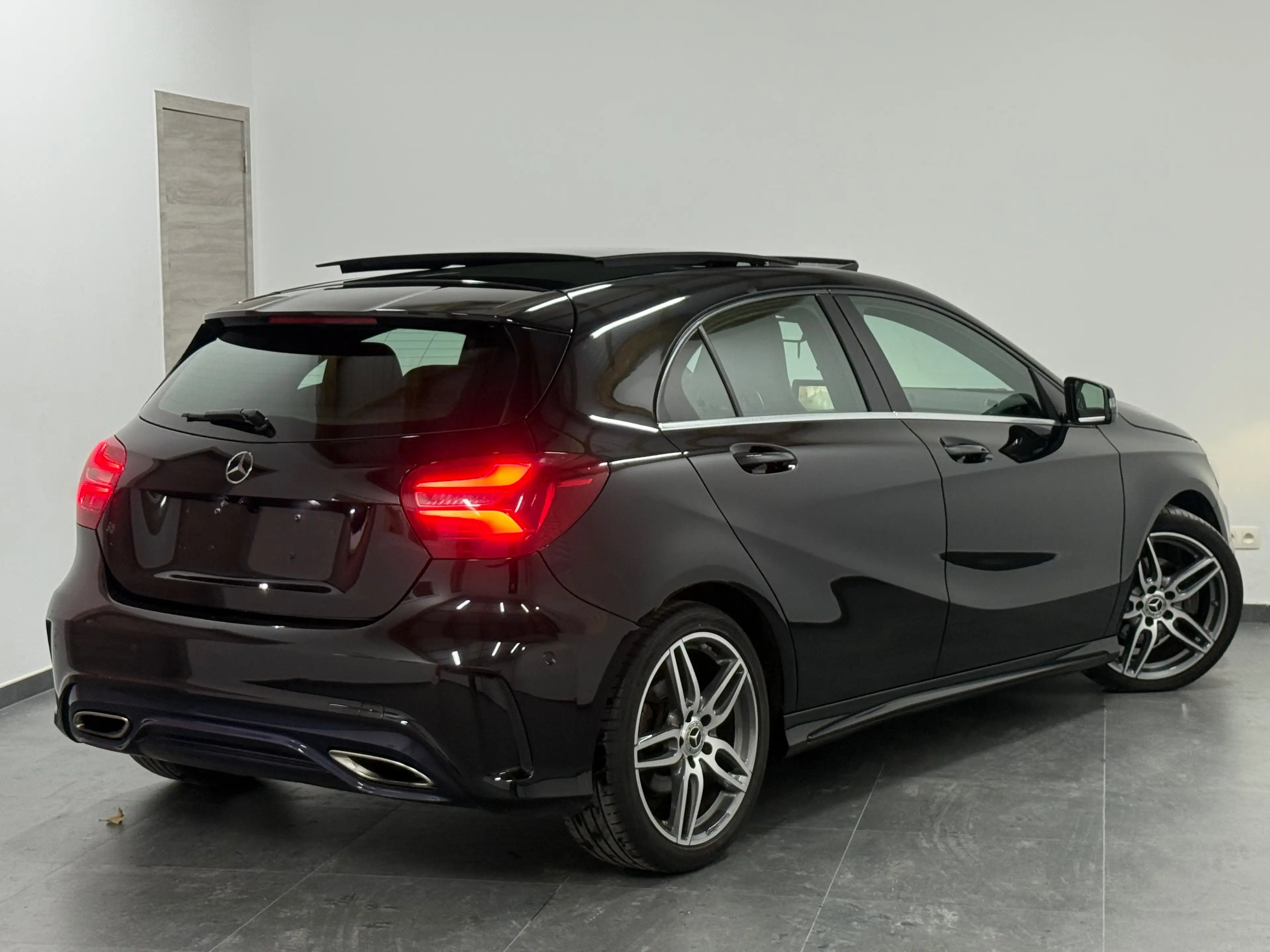Mercedes-Benz A 180 Pack AMG - Euro 6b - Navi - Camera - Toit ouvrant — photo 3