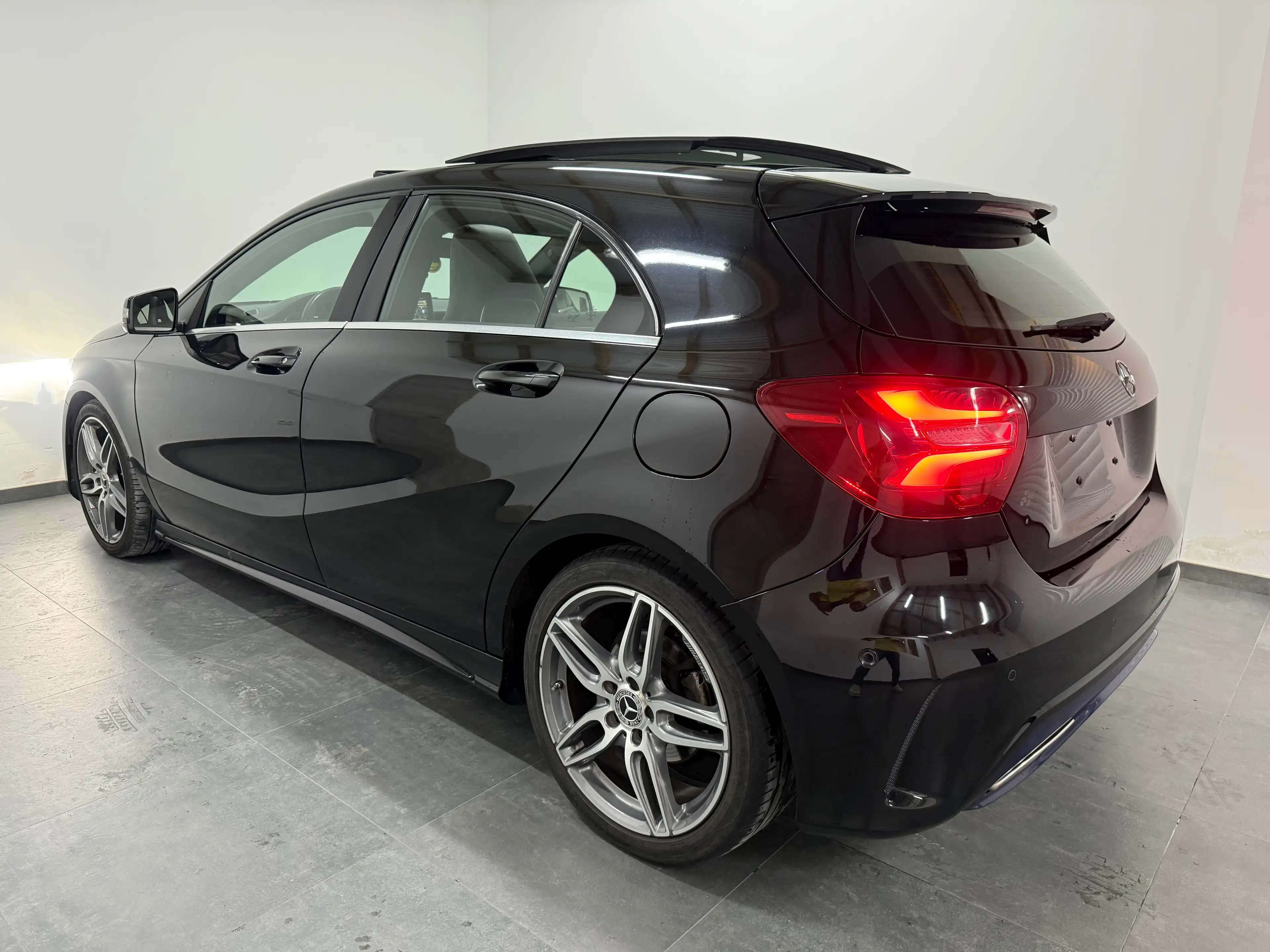 Mercedes-Benz A 180 Pack AMG - Euro 6b - Navi - Camera - Toit ouvrant — photo 5