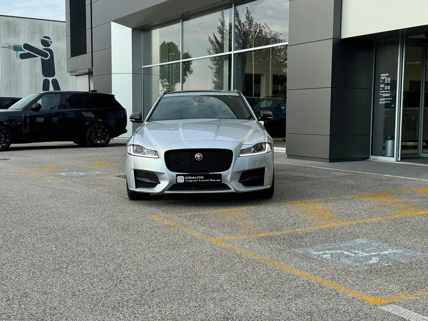 Jaguar XF Sportbrake D180 AWD R-Sport Argento - 2