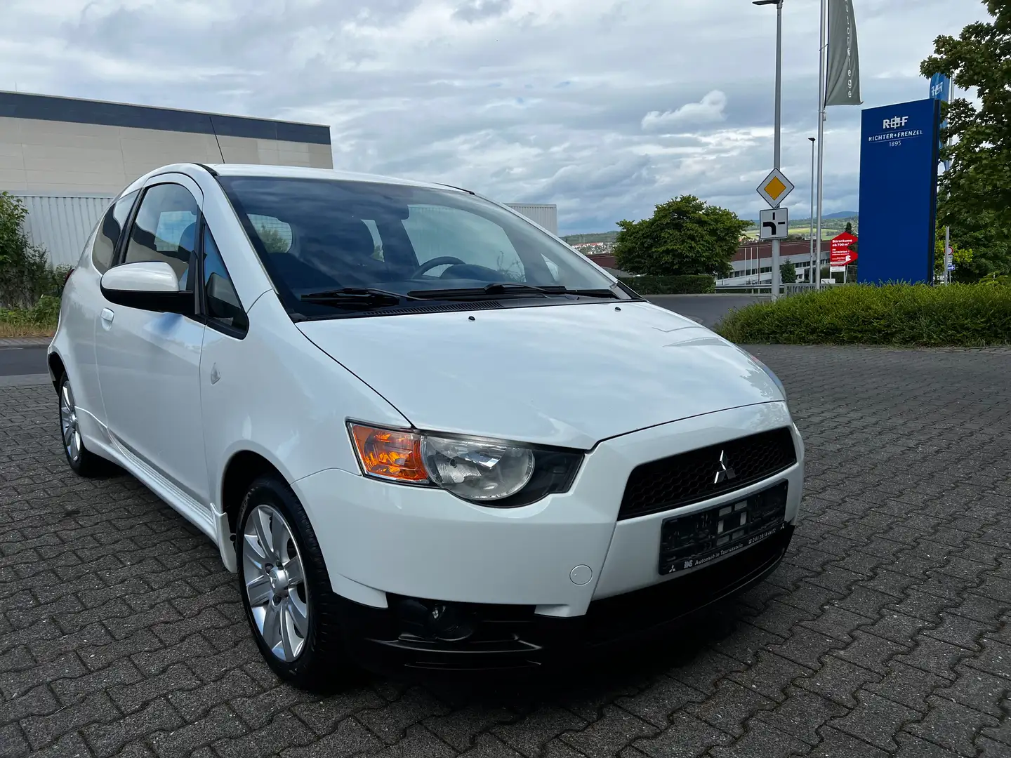 Mitsubishi Colt 1.1 ClearTec Motion Beyaz - 1