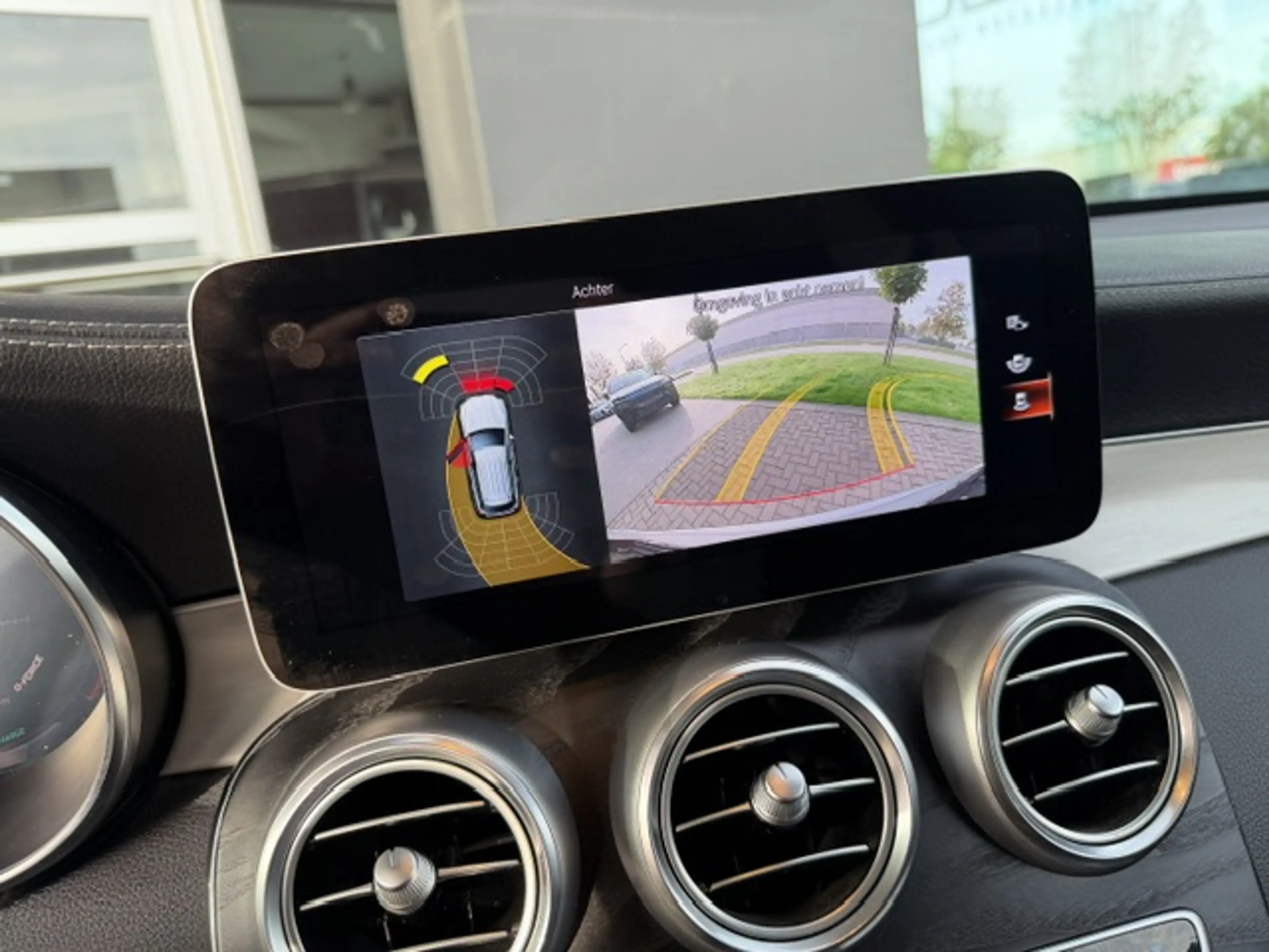 Mercedes-Benz GLC 200 Sport 4-Matic / Leder / MBUX + / Cam / Multibeam LED / Carplay — photo 11
