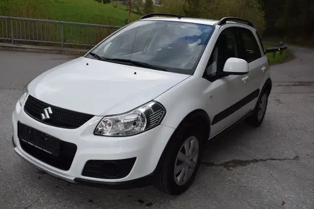Suzuki SX4 4 WD Crossover wie neu garantie