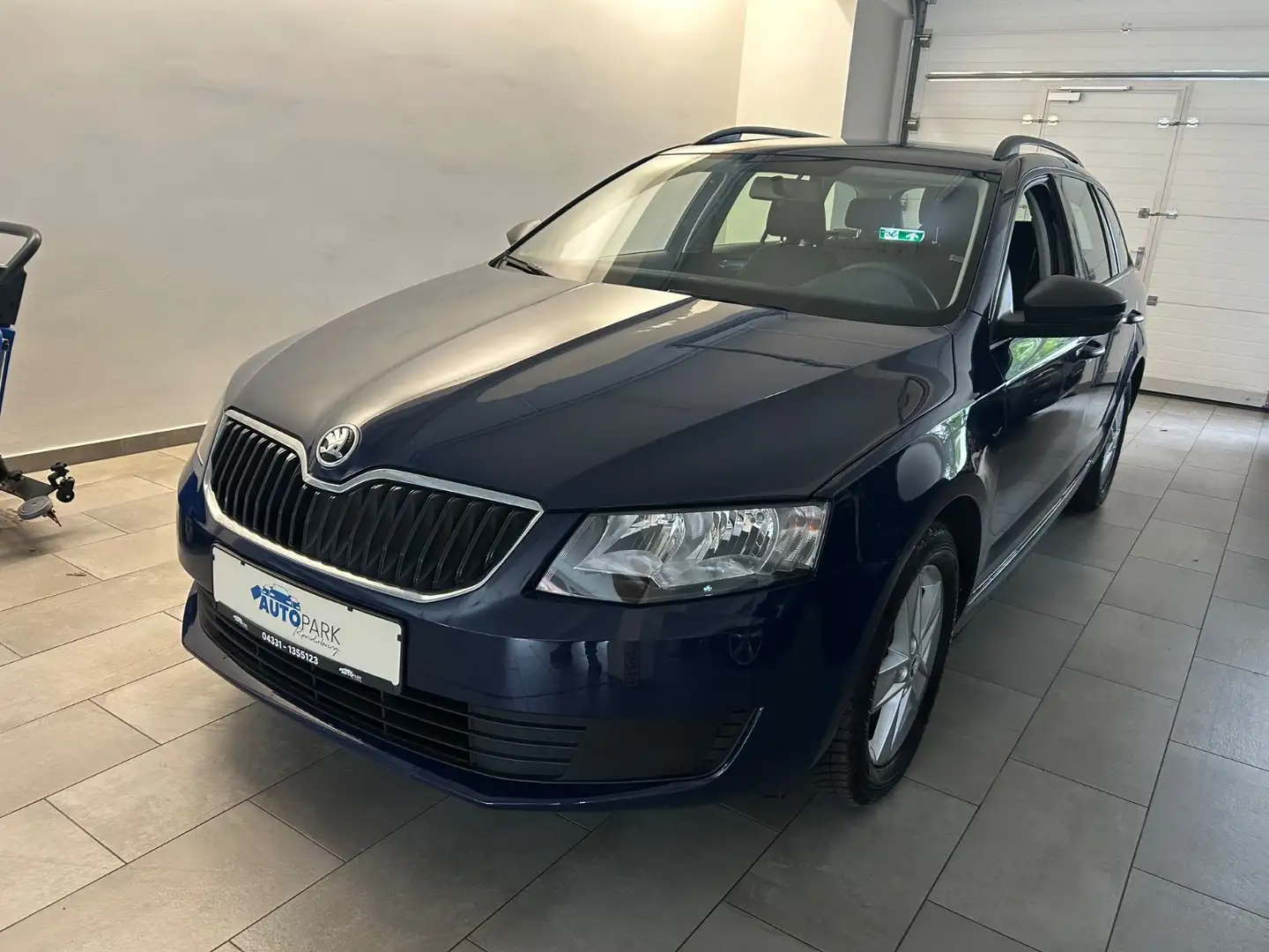 Skoda Octavia Combi Active Blau - 1