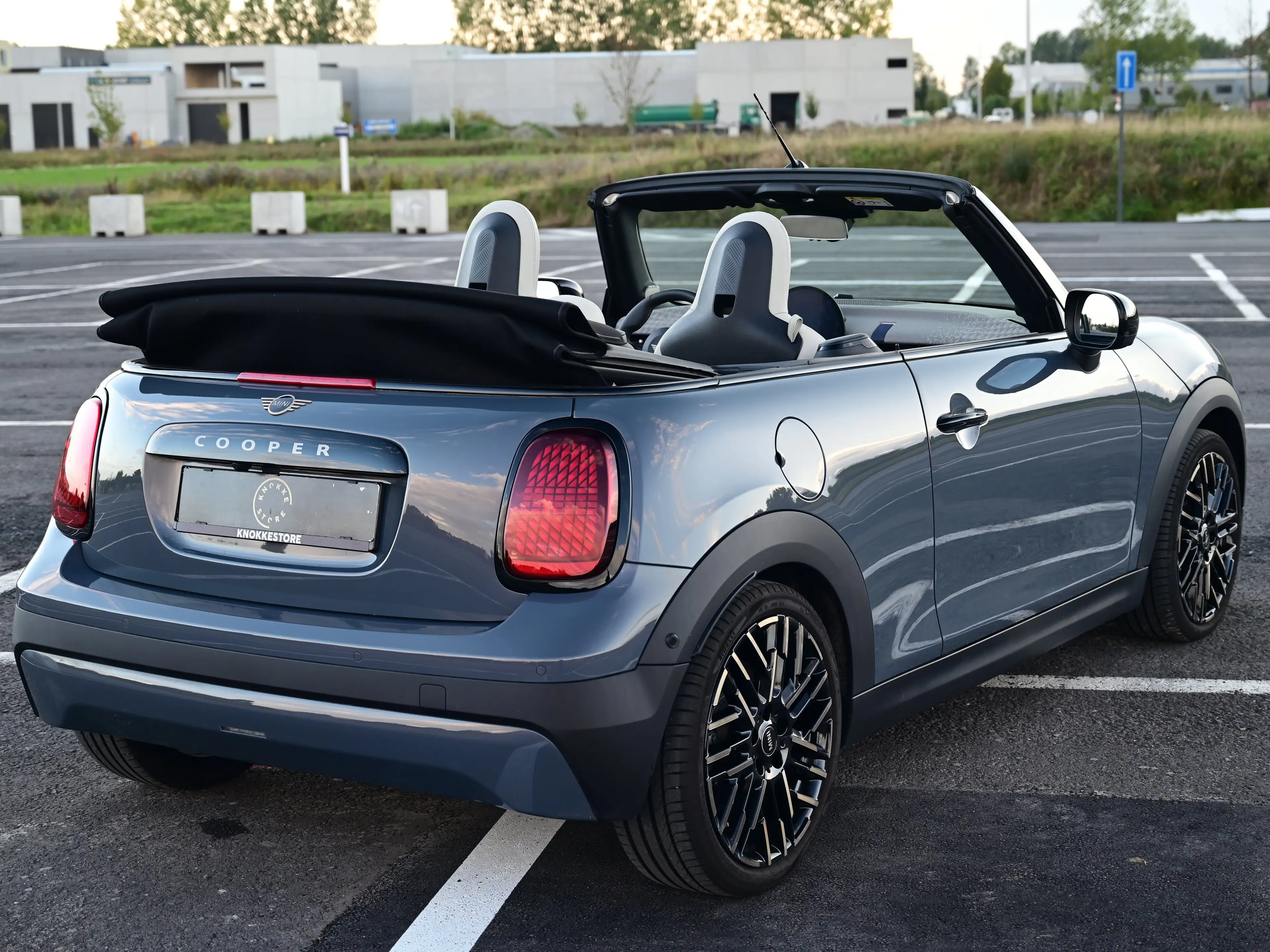 MINI Cooper C Cabrio AUT / LEATHER BEIGE / 360 CAMERA / HK AUDIO / NEW — photo 9