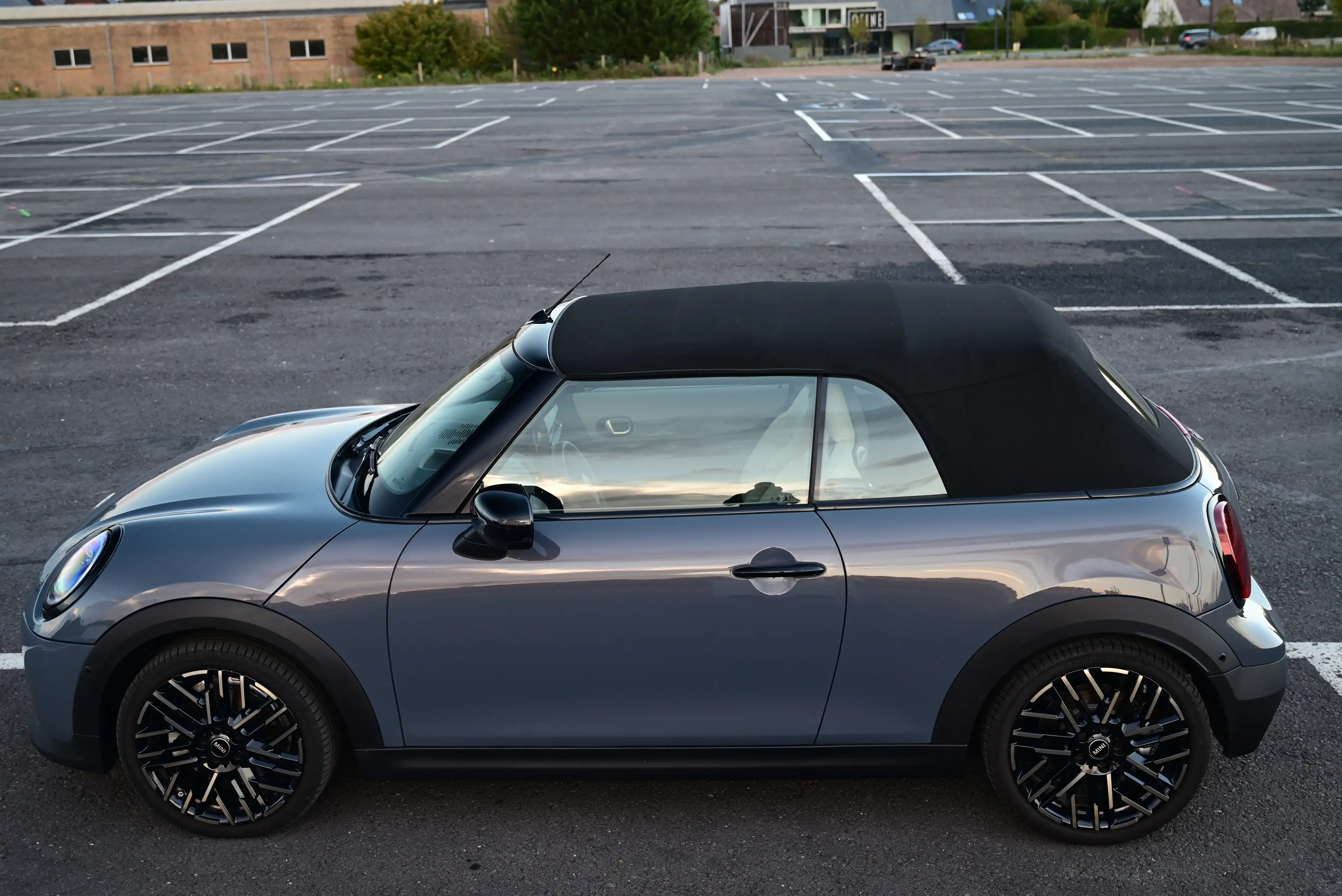 MINI Cooper C Cabrio AUT / LEATHER BEIGE / 360 CAMERA / HK AUDIO / NEW — photo 12