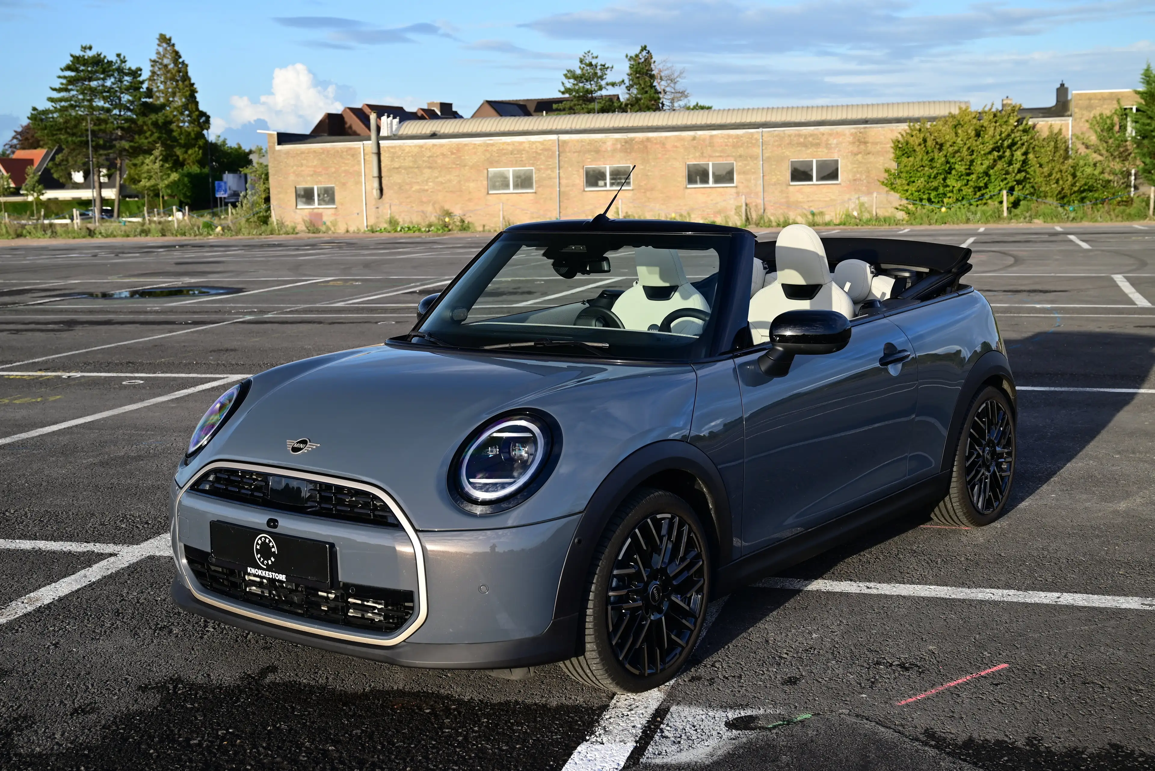 MINI Cooper C Cabrio AUT / LEATHER BEIGE / 360 CAMERA / HK AUDIO / NEW — photo 4
