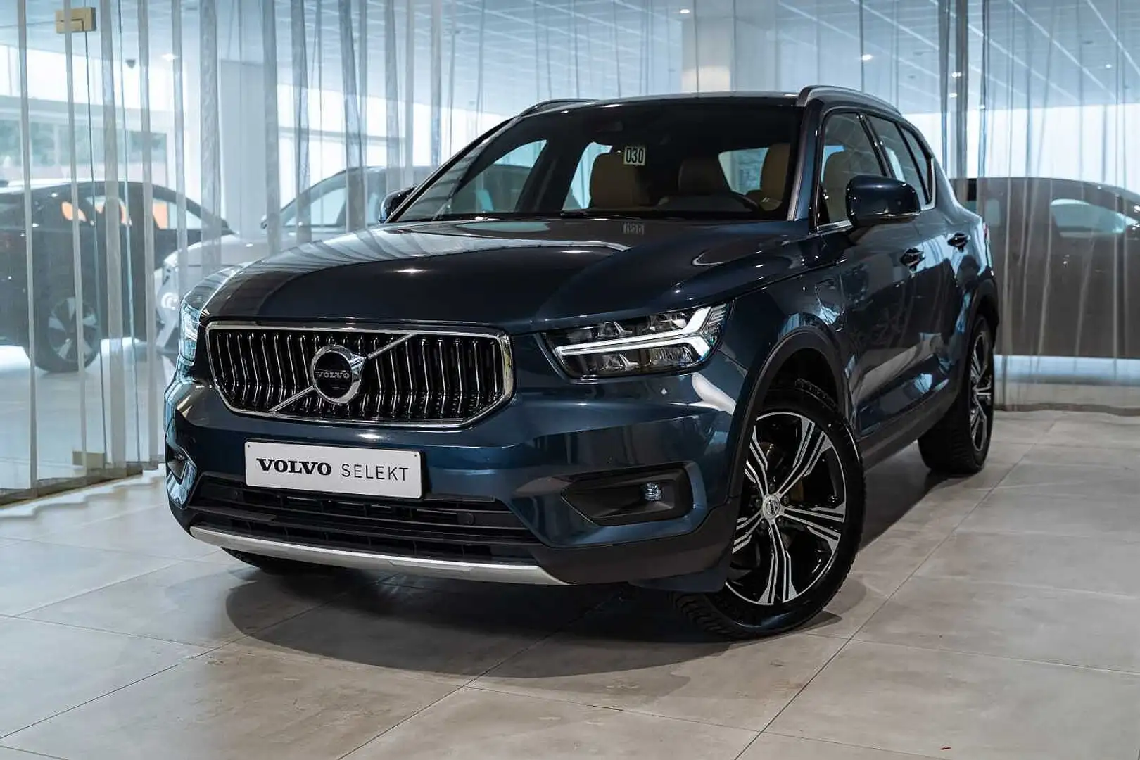Volvo XC40 Recharge Inscription, T5 plug-in hybrid Bleu - 1