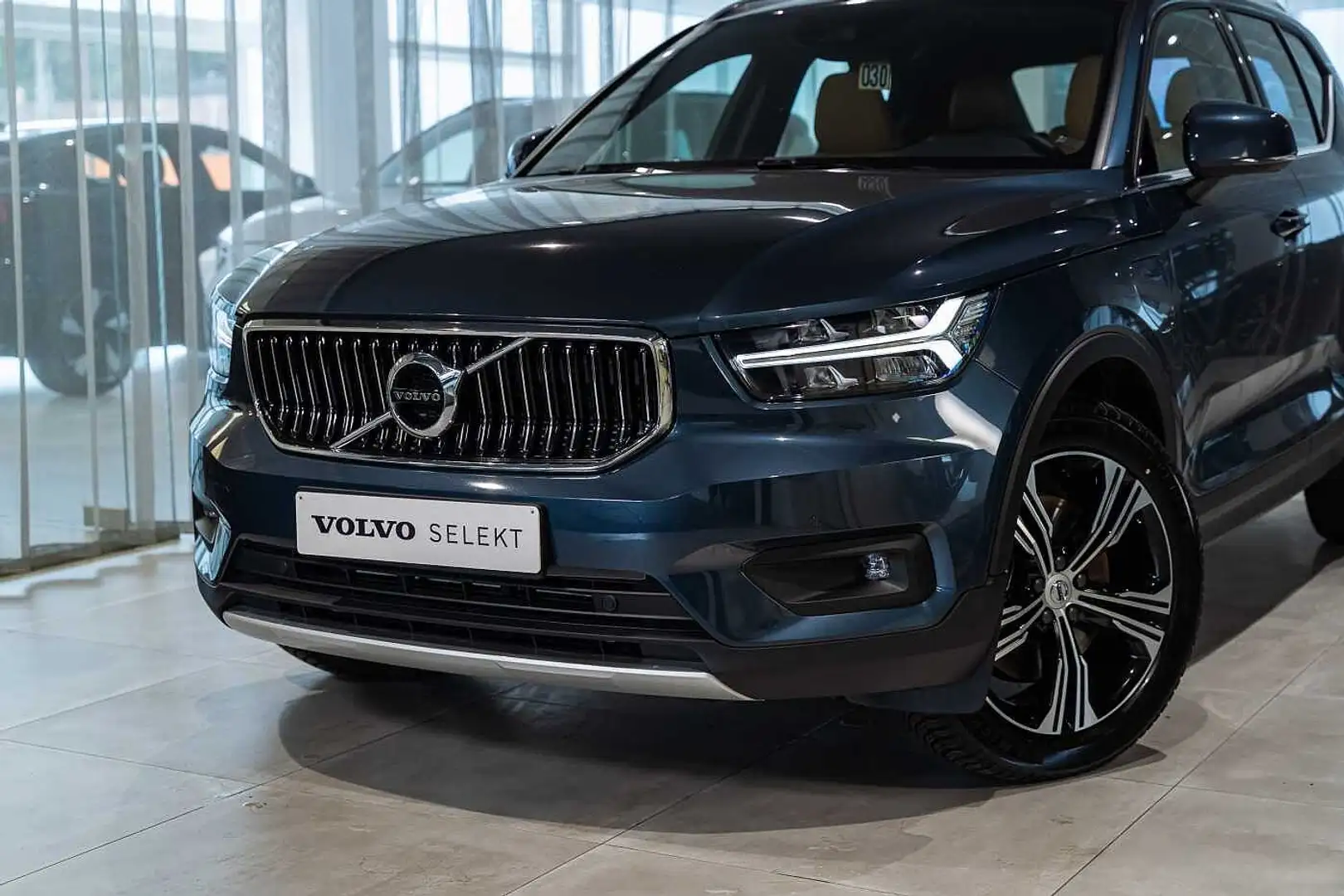 Volvo XC40 Recharge Inscription, T5 plug-in hybrid Bleu - 2
