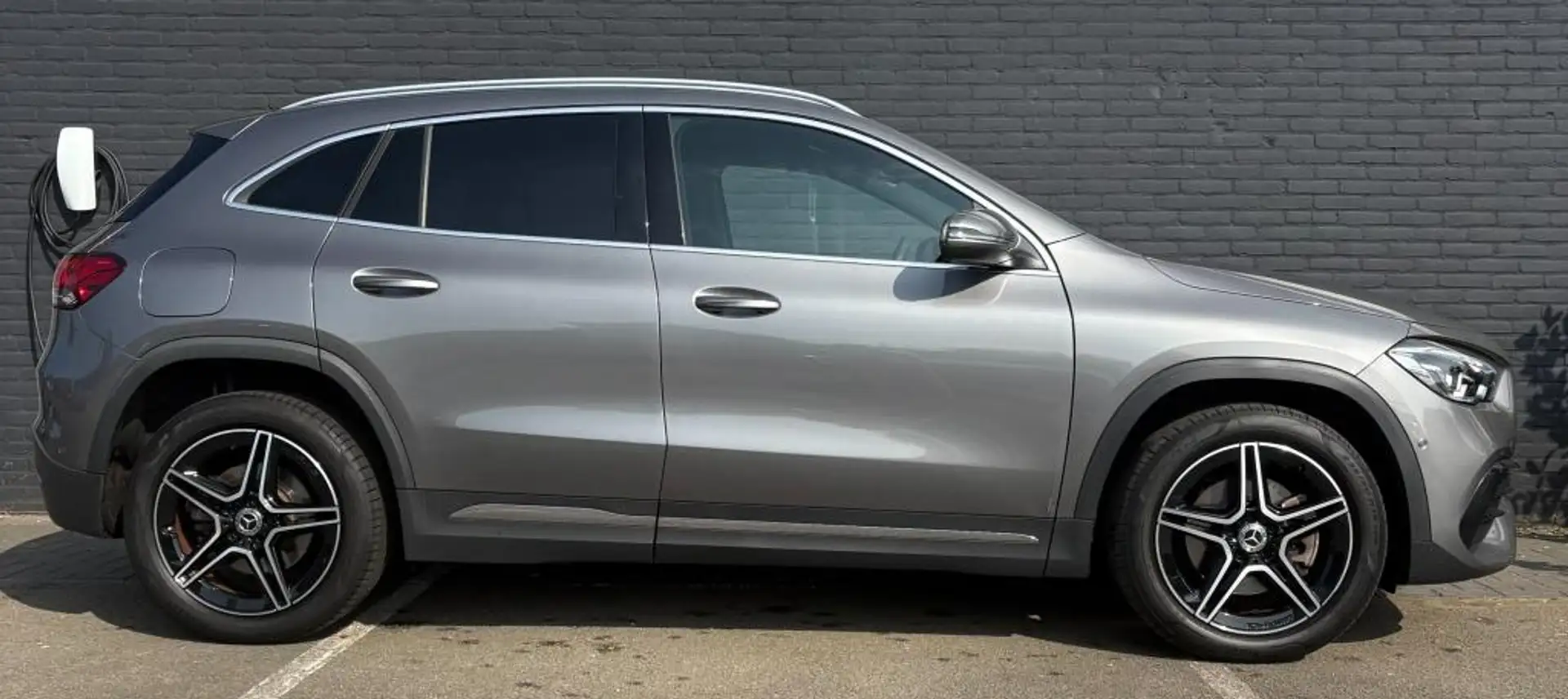 Mercedes-Benz GLA 250 AMG Line Gris - 2