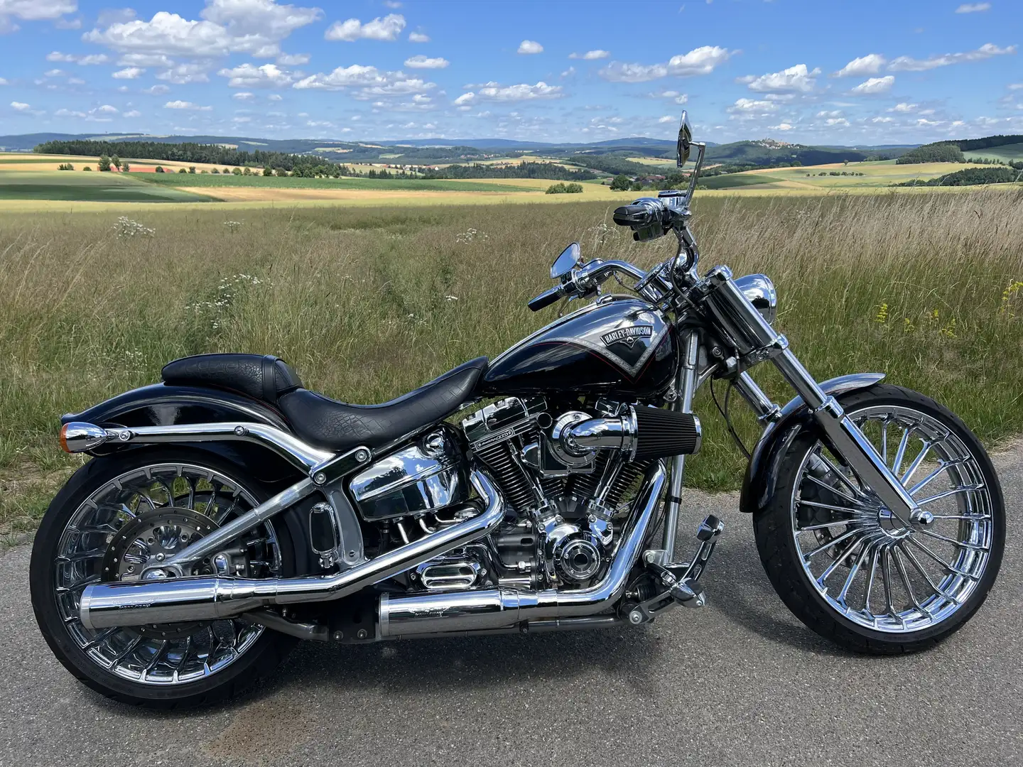 Harley-Davidson CVO Breakout Harley-Davidson FXSBSE CVO Breakout 2013 - 1