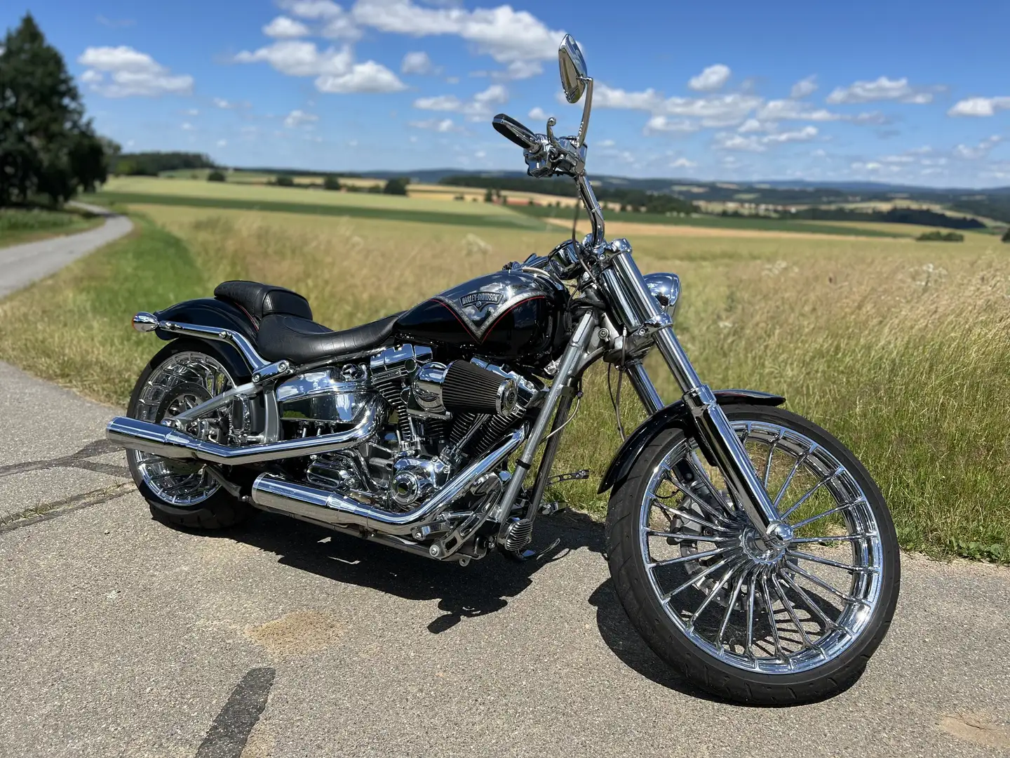 Harley-Davidson CVO Breakout Harley-Davidson FXSBSE CVO Breakout 2013 - 2