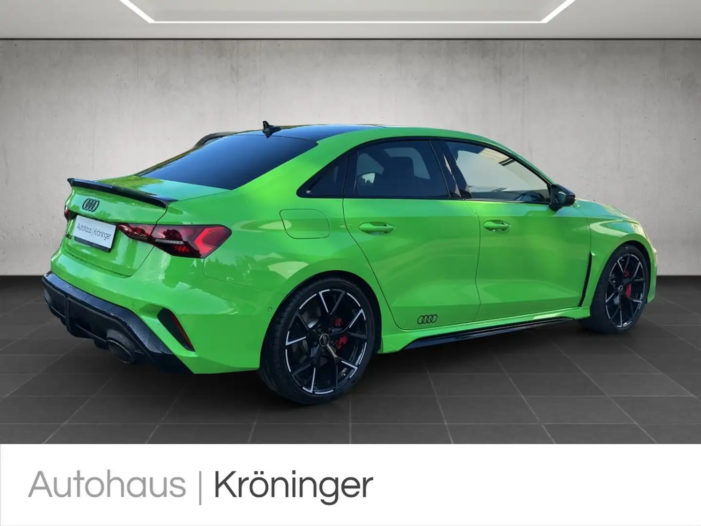 Audi RS3 RS 3 Limousine 2.5 TFSI quattro HUD PanoMassage Grün - 2