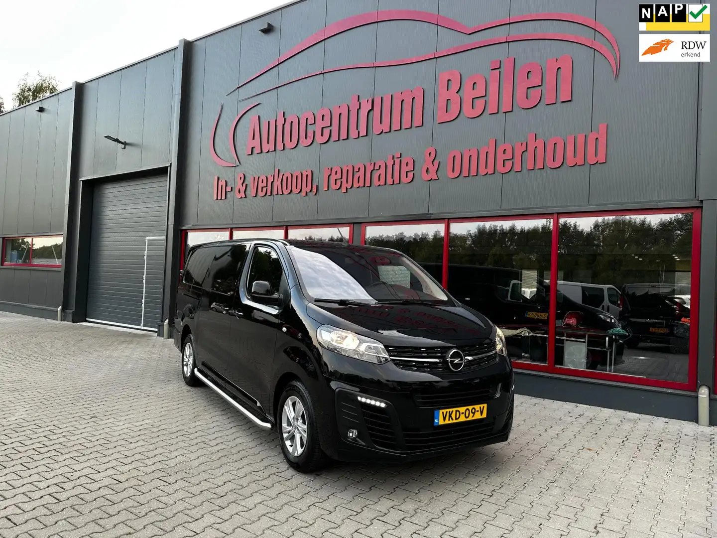 Opel Vivaro 2.0 CDTI L2H1 Innovation / Camera / Airco / Cruise Zwart - 1
